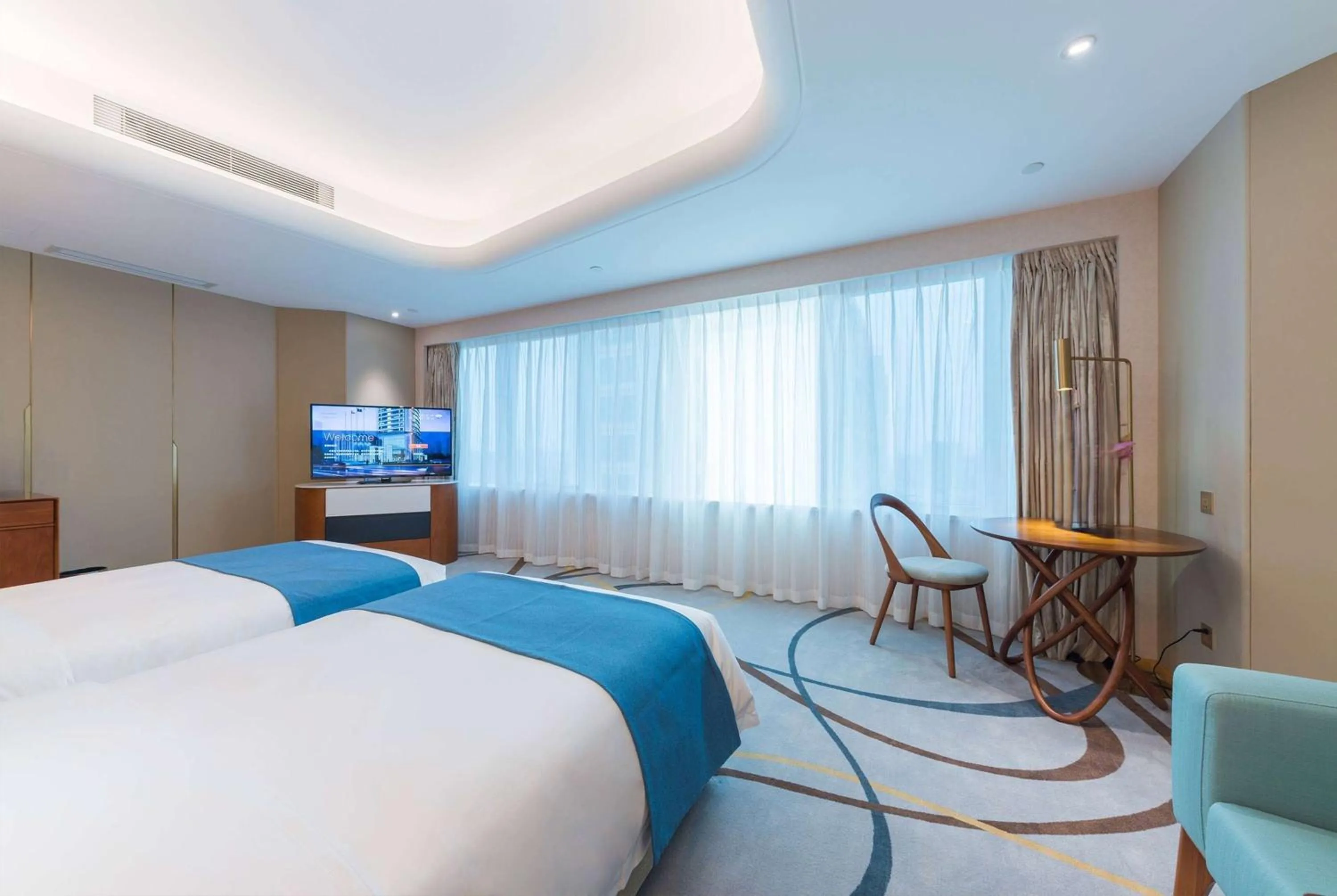 Photo of the whole room, Bed in Howard Johnson Wyndham Leonora plzaz Shanghai