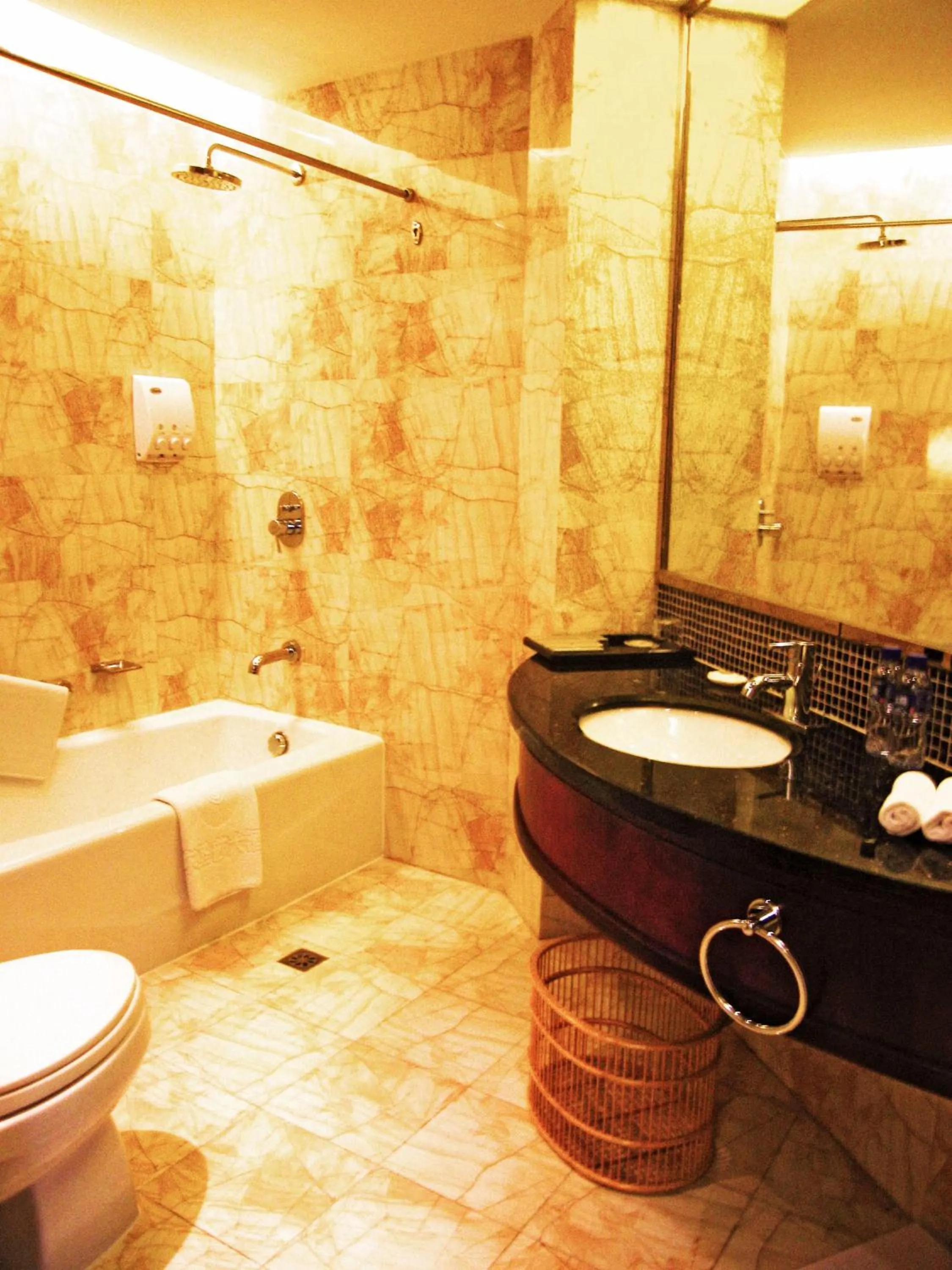 Bathroom in Howard Johnson Wyndham Leonora plzaz Shanghai