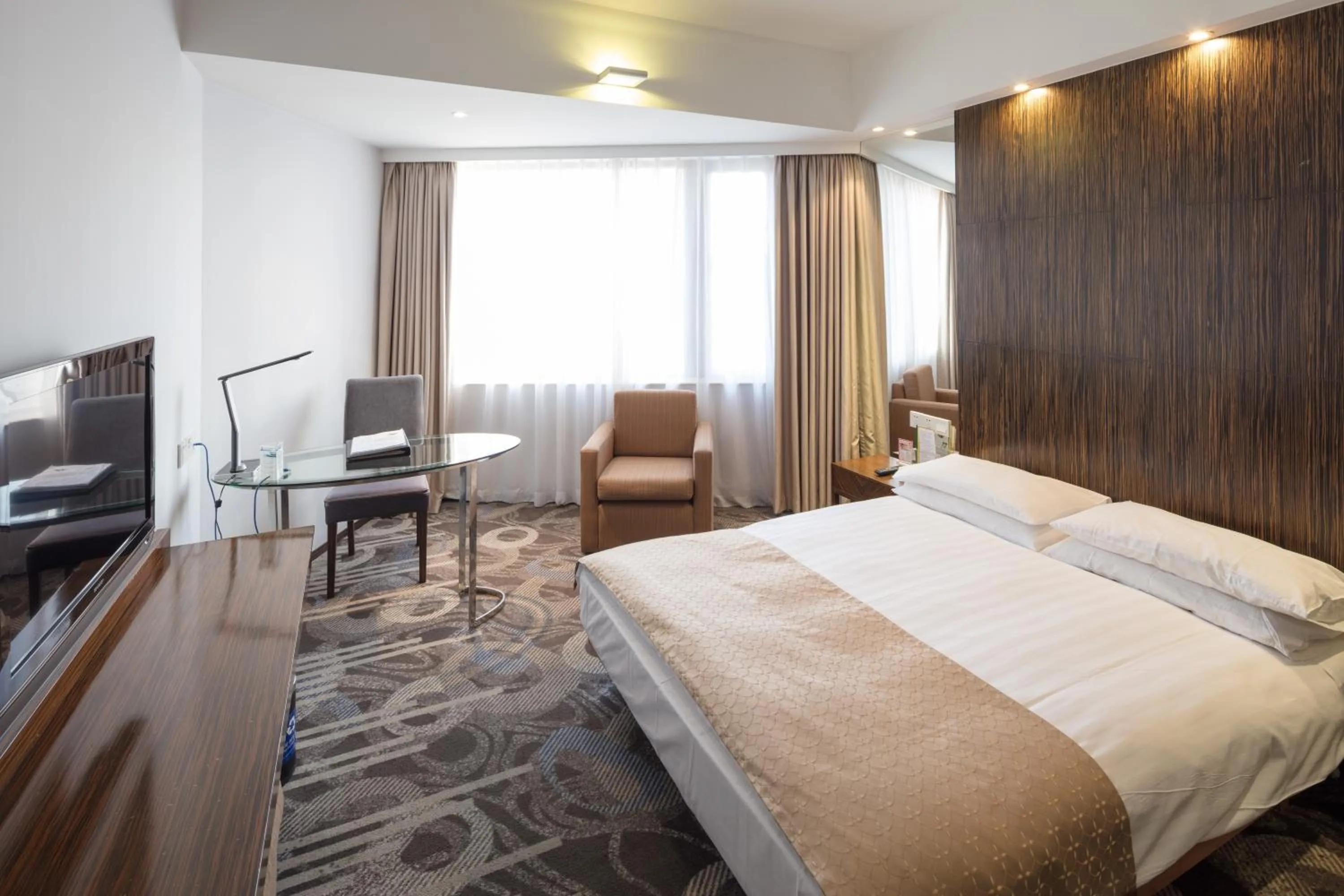 Bedroom, Bed in City Hotel Shanghai