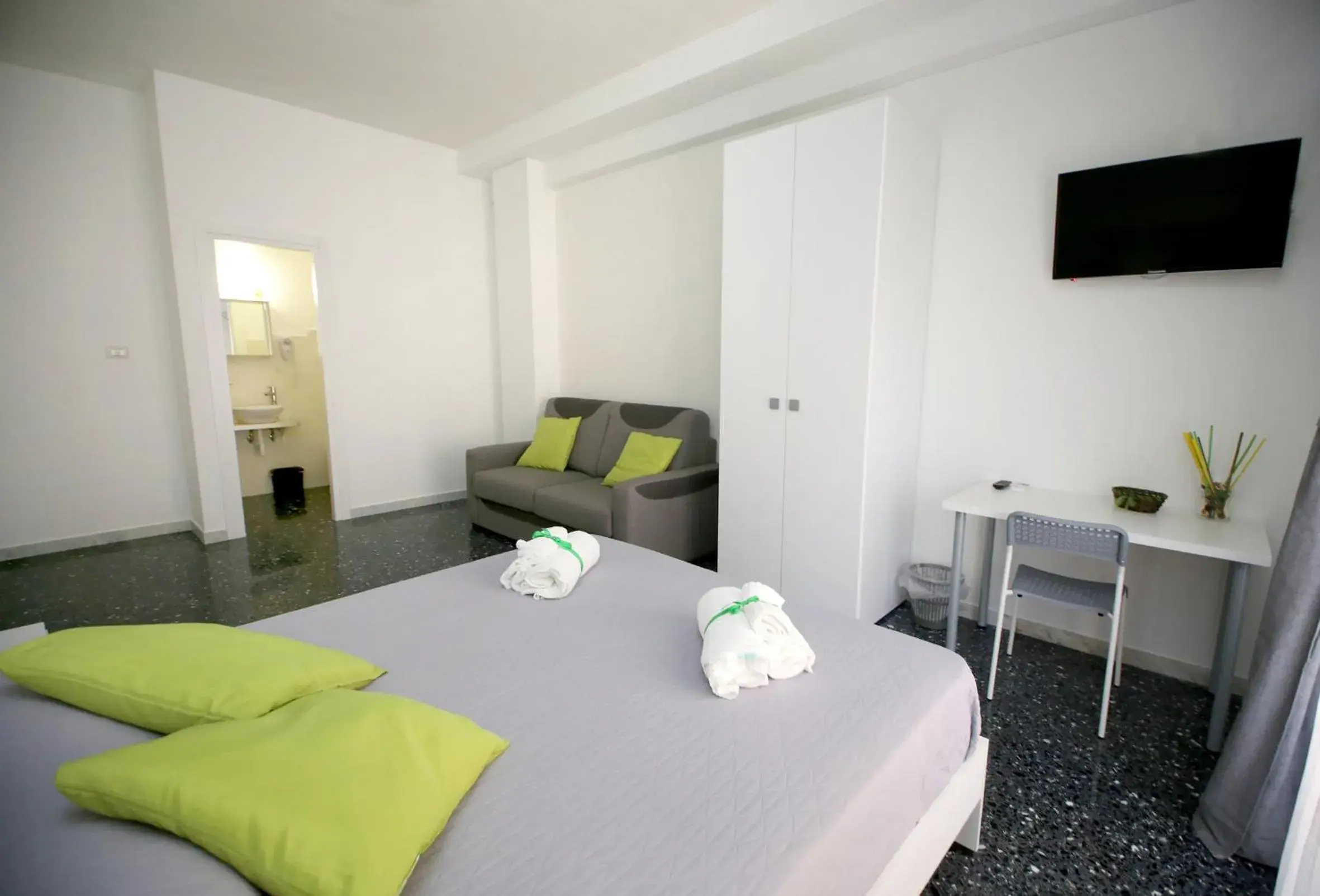 Quadruple Room with Private Bathroom - single occupancy in B&B Salernoway Quadruple Room with Private Bathroom - single occupancy in B&B Salernoway