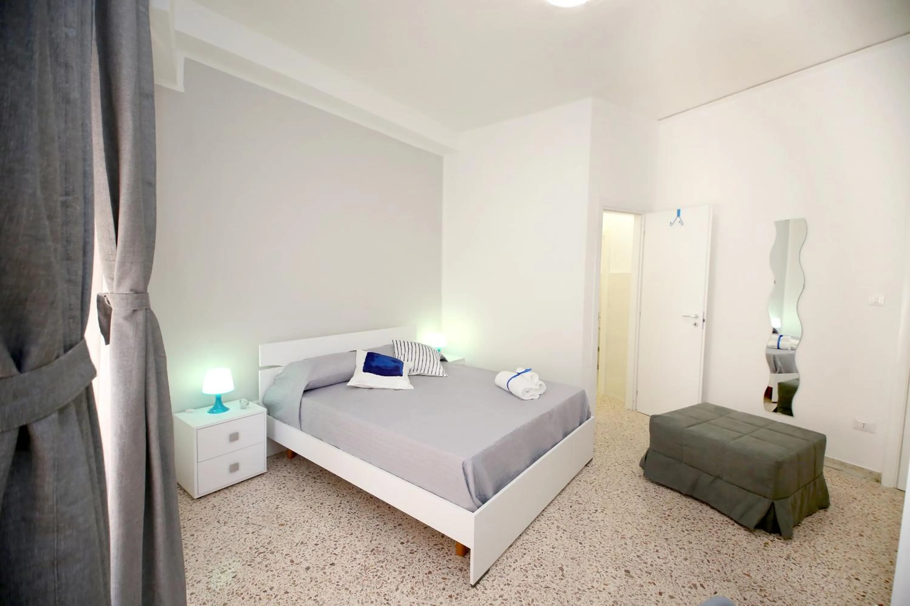 Photo of the whole room, Bed in B&B Salernoway