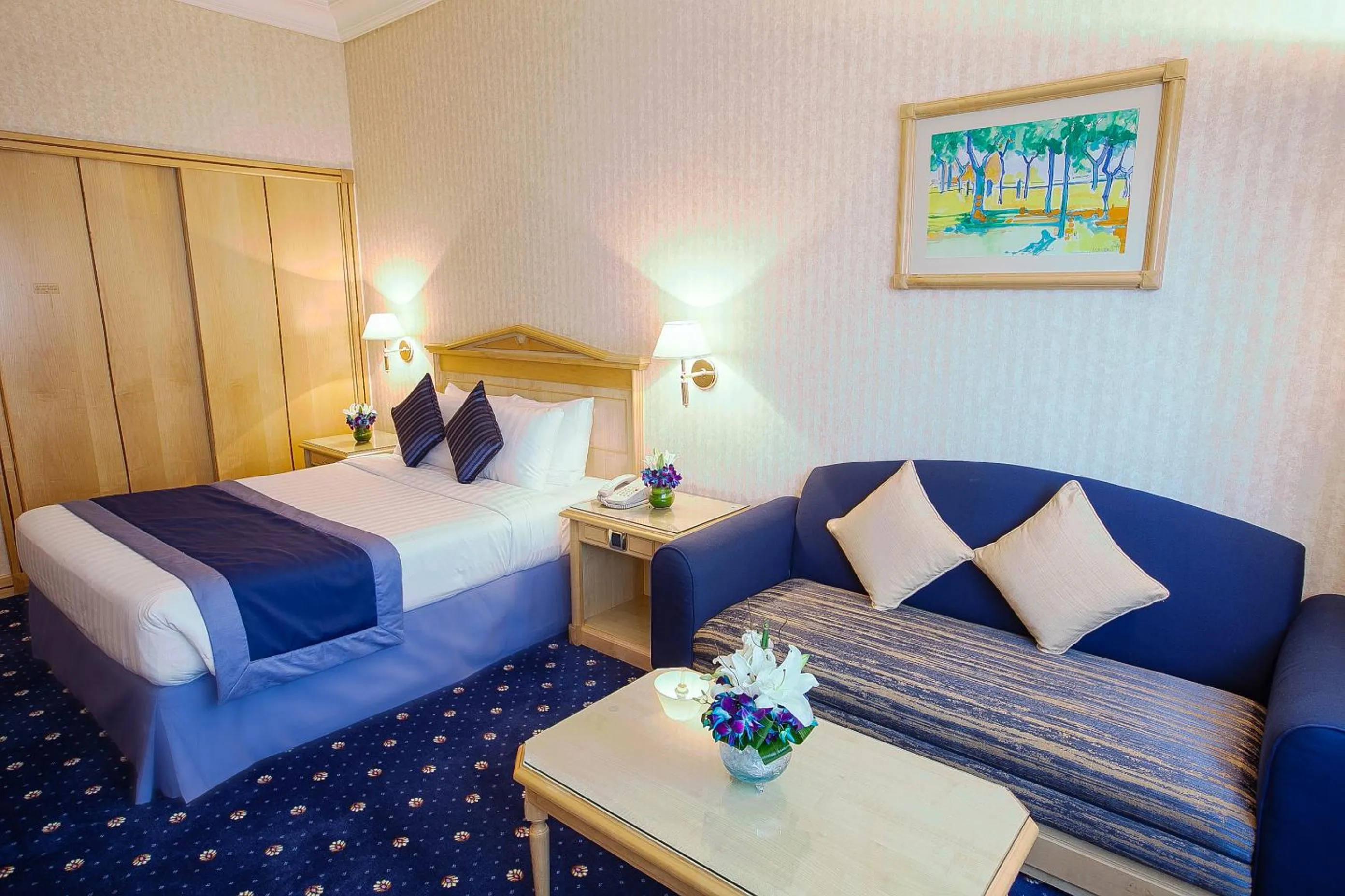 Seating area, Bed in Capitol Hotel Jumeirah Dubai