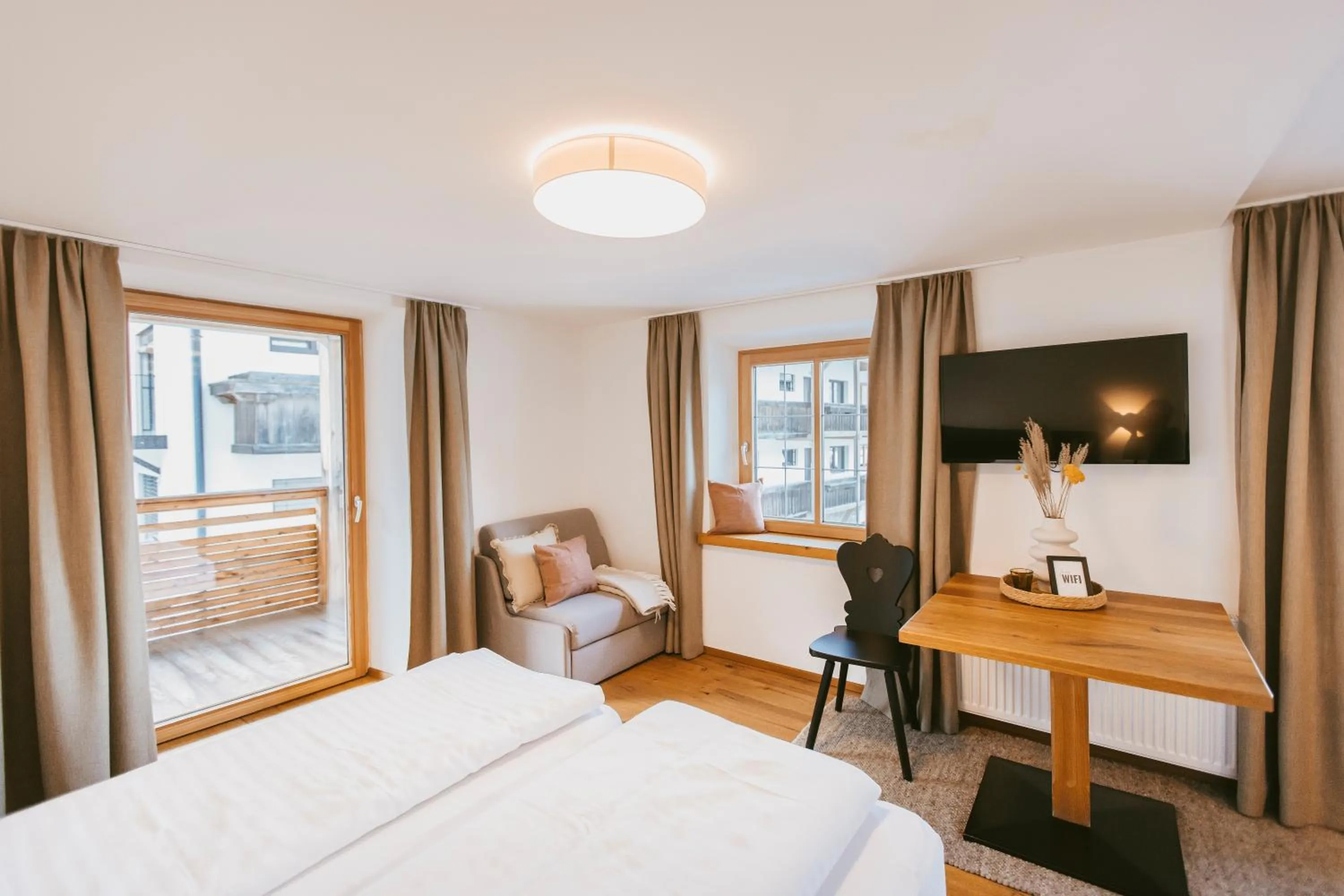 Photo of the whole room, Bed in Hotel Gasthof Hirschentenne