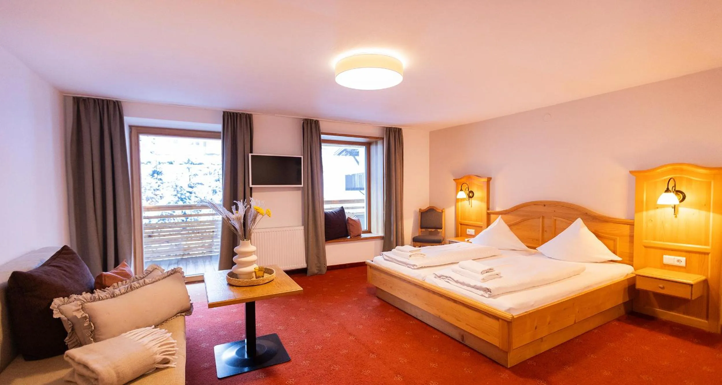 Photo of the whole room, Bed in Hotel Gasthof Hirschentenne