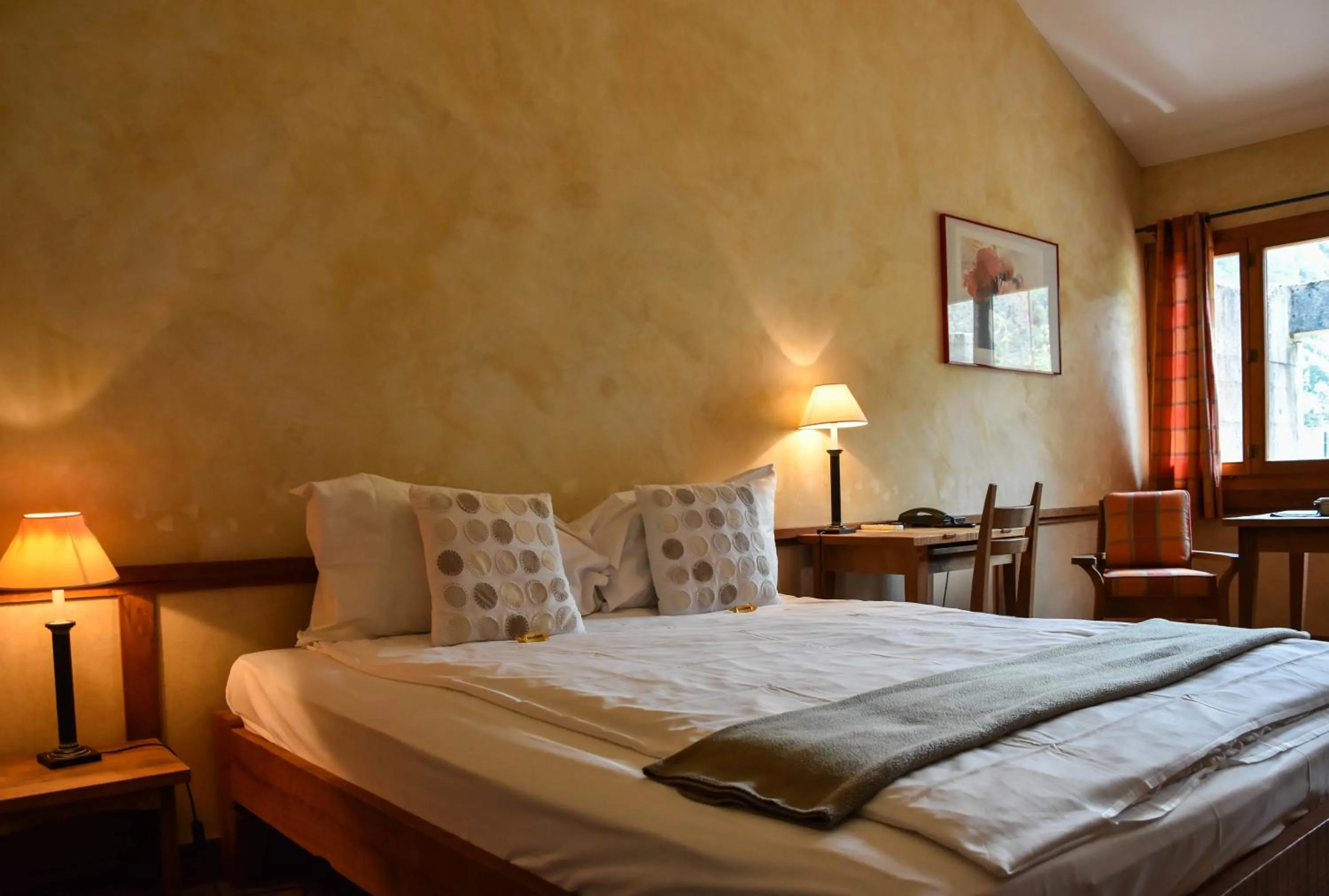 Photo of the whole room, Bed in Hôtel Restaurant Le Saint-Christophe