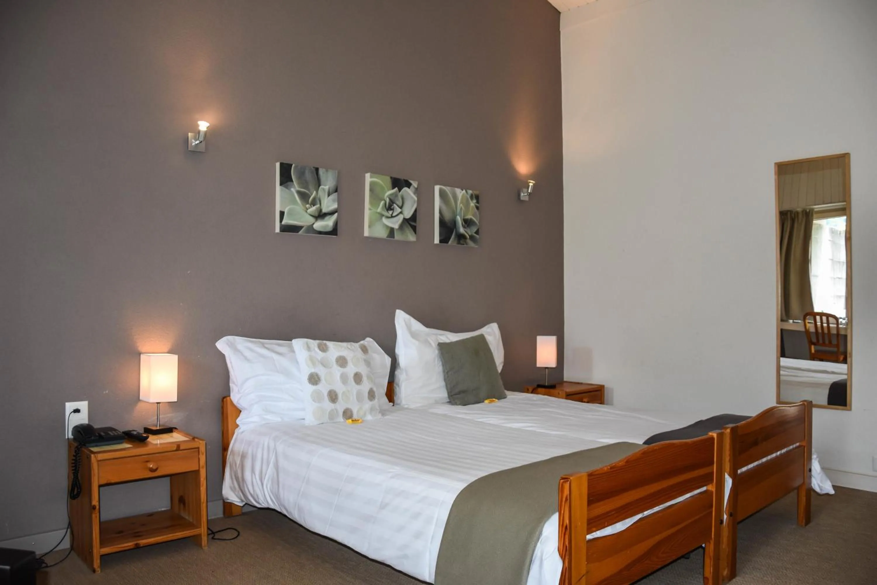 Photo of the whole room, Bed in Hôtel Restaurant Le Saint-Christophe