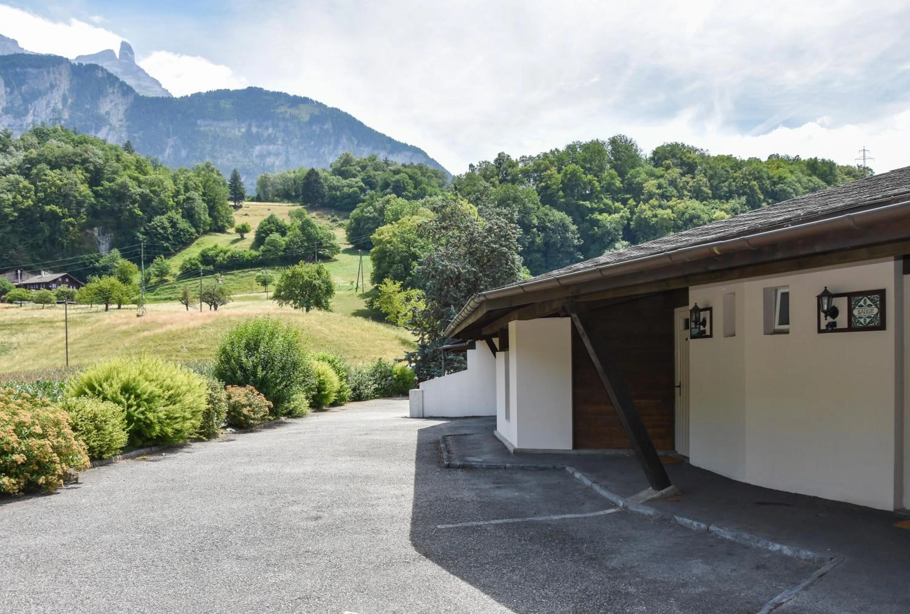 Facade/entrance in Hôtel Restaurant Le Saint-Christophe