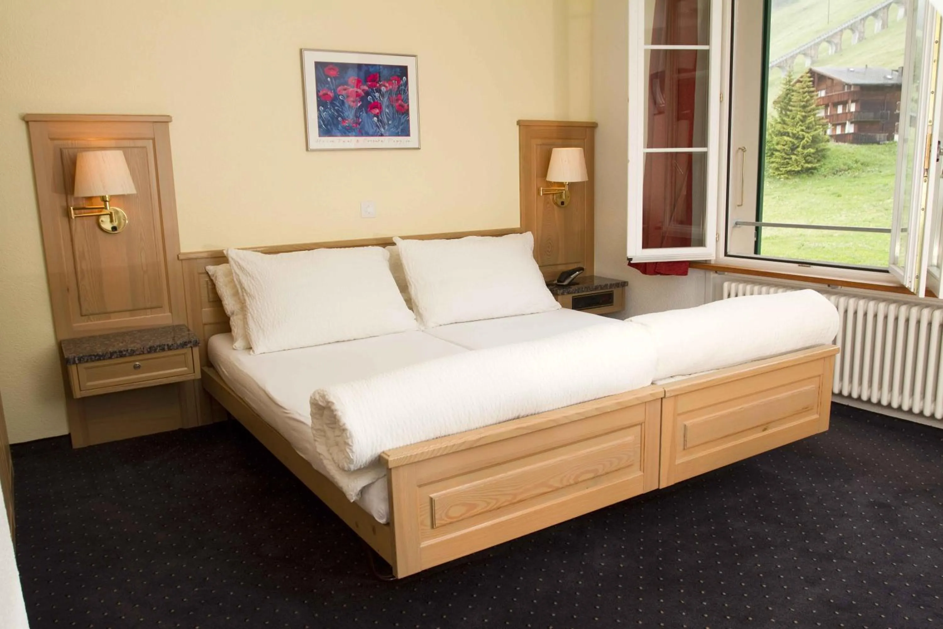 Bed in Hotel Jungfrau Mürren