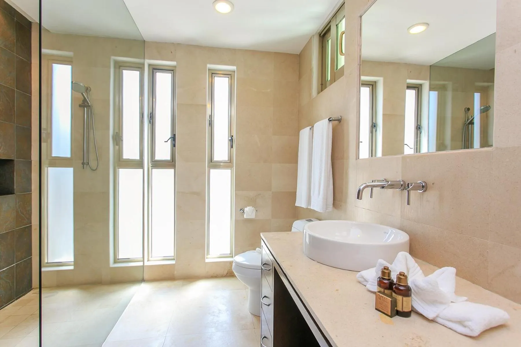 3-Level Condo with a Private Balcony & Rooftop Lounge