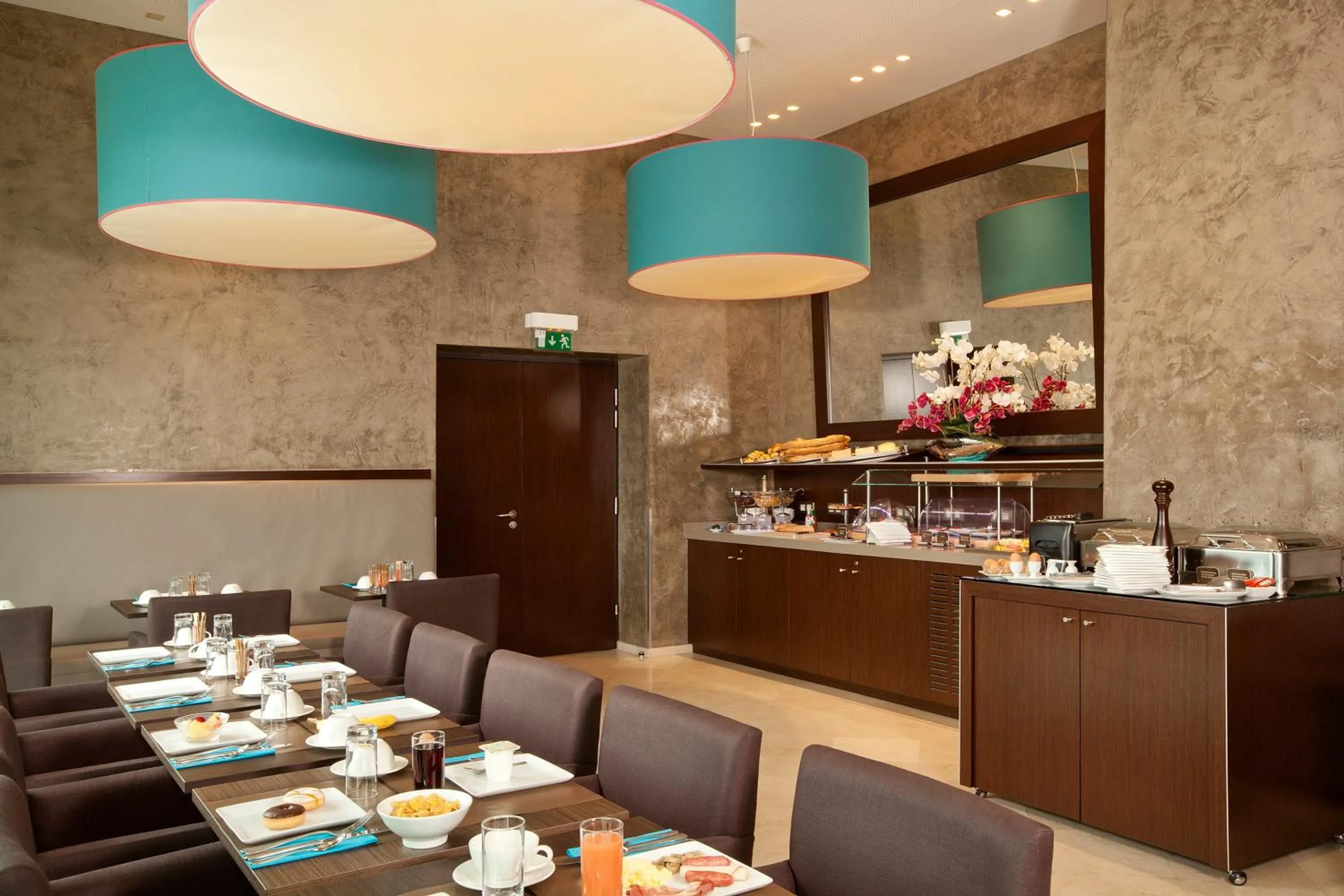 Restaurant/places to eat in Residhome Nantes Berges De La Loire