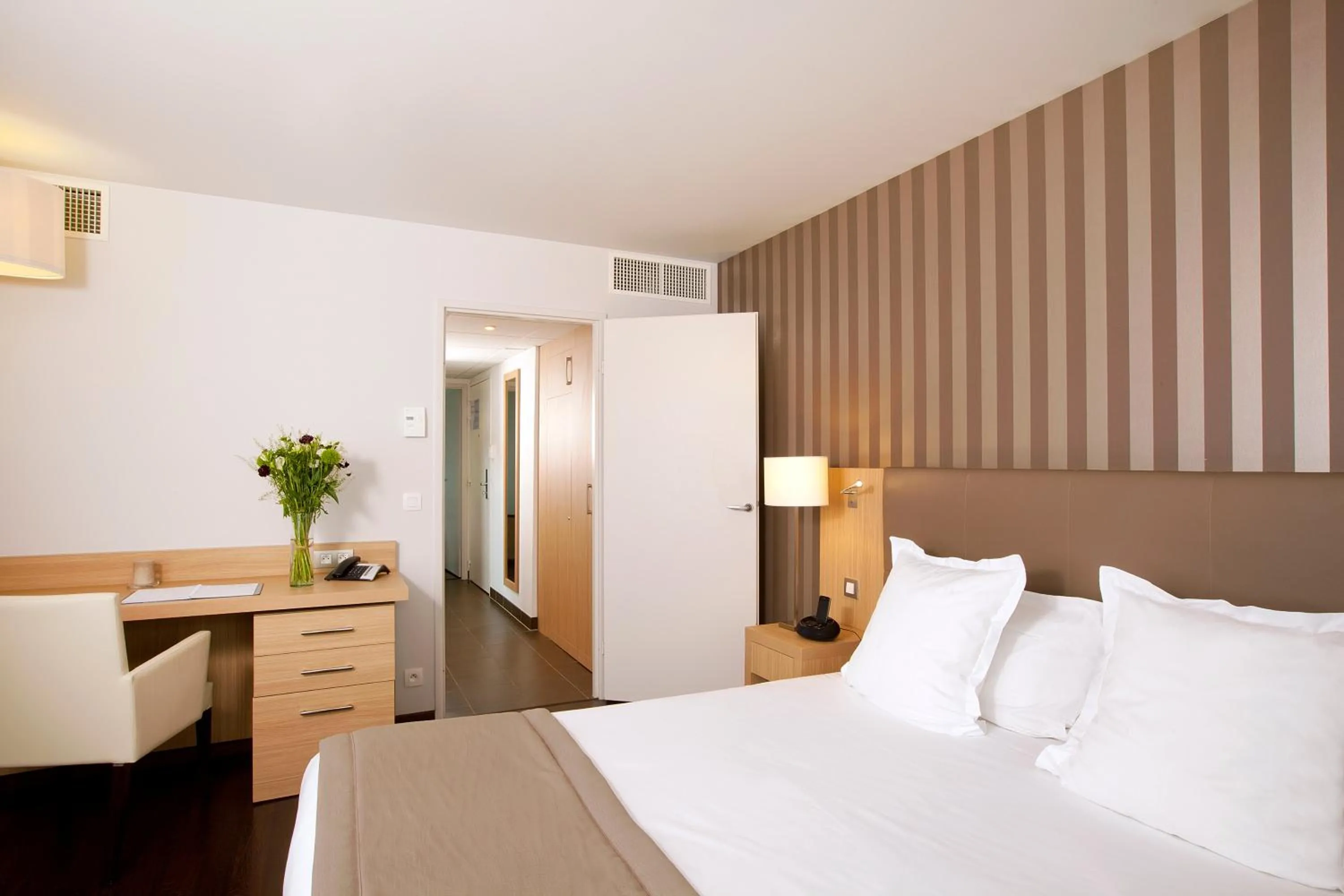 Bedroom, Bed in Residhome Nantes Berges De La Loire