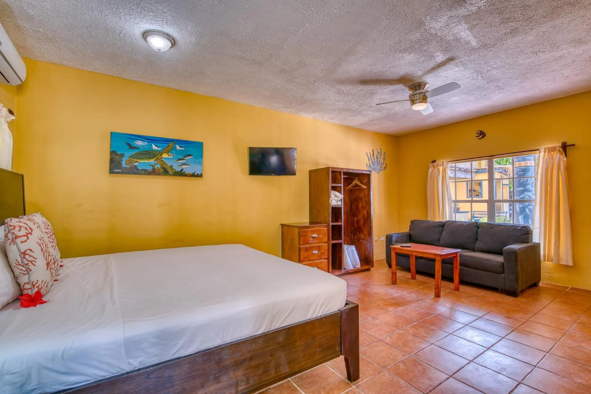 Photo of the whole room, Bed in Caribe Tesoro