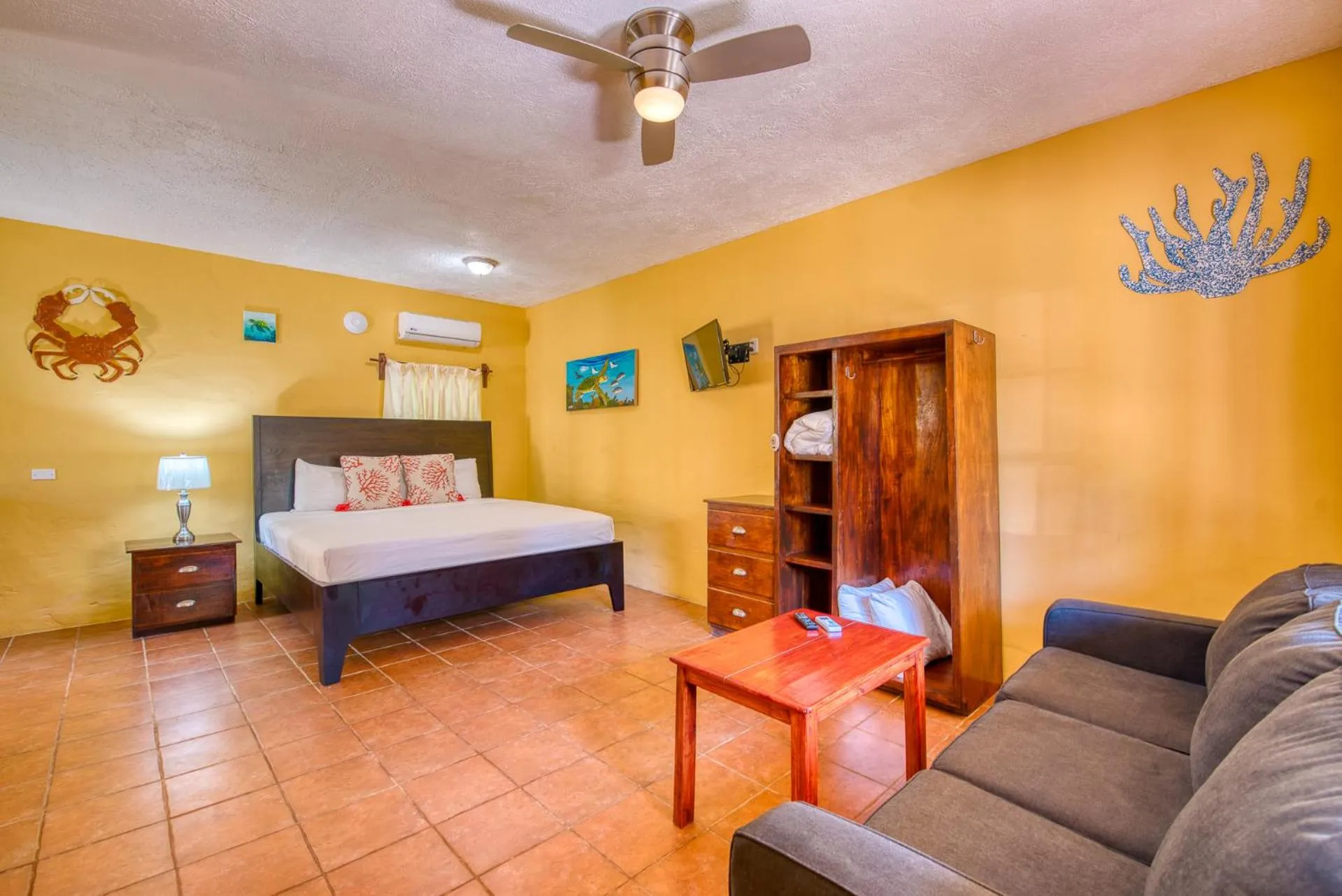 Photo of the whole room, Bed in Caribe Tesoro