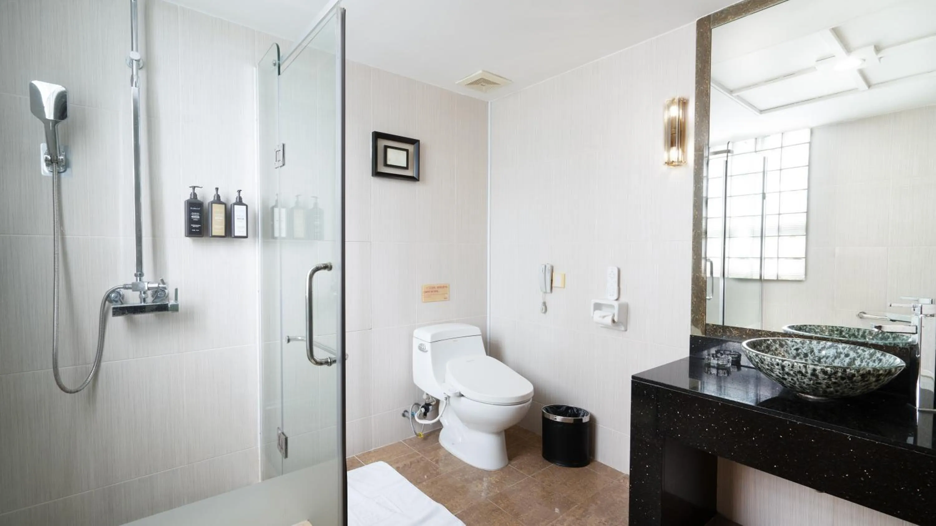 Shower in Shunde Grand View Hotel