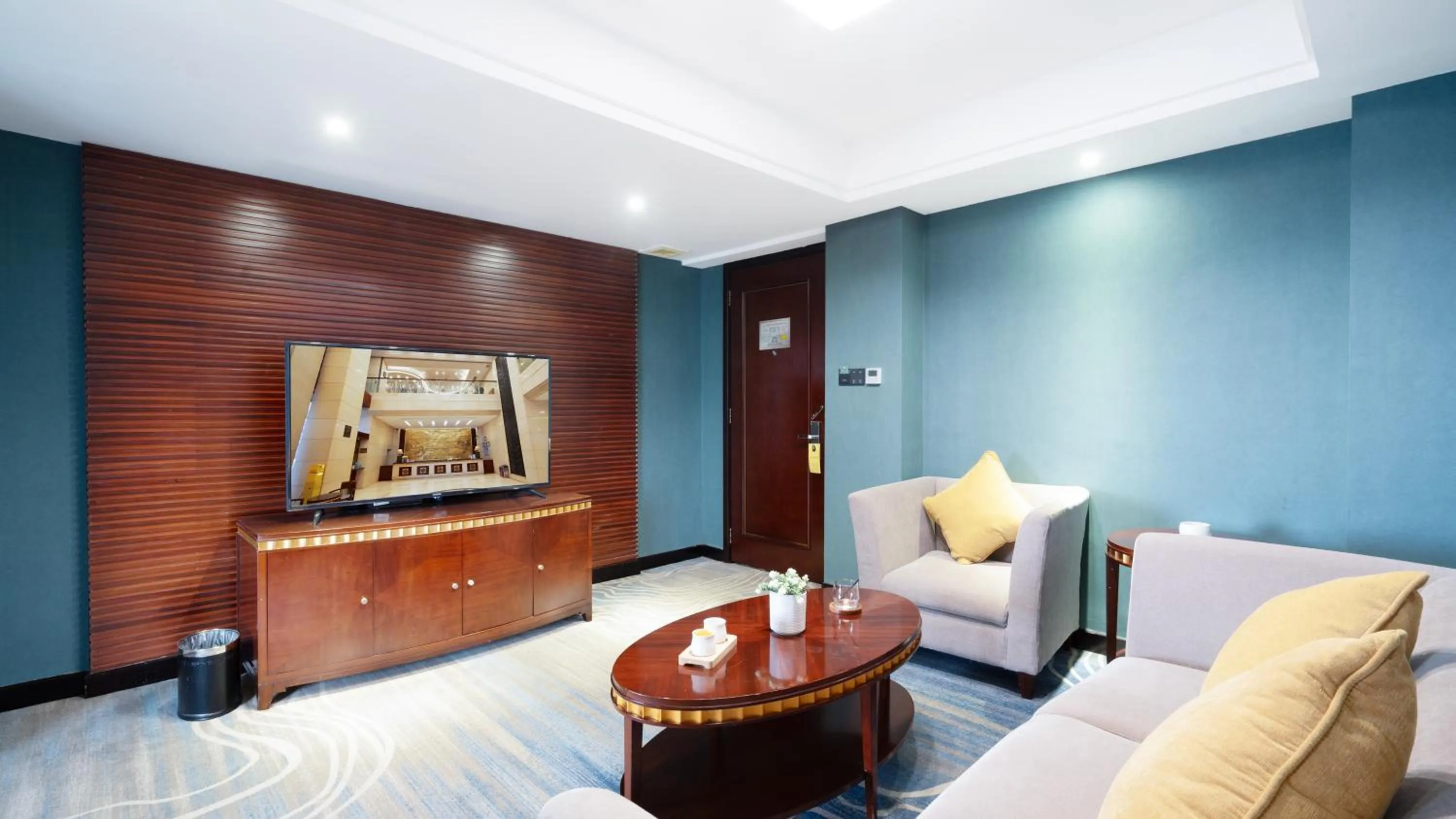 TV and multimedia in Shunde Grand View Hotel