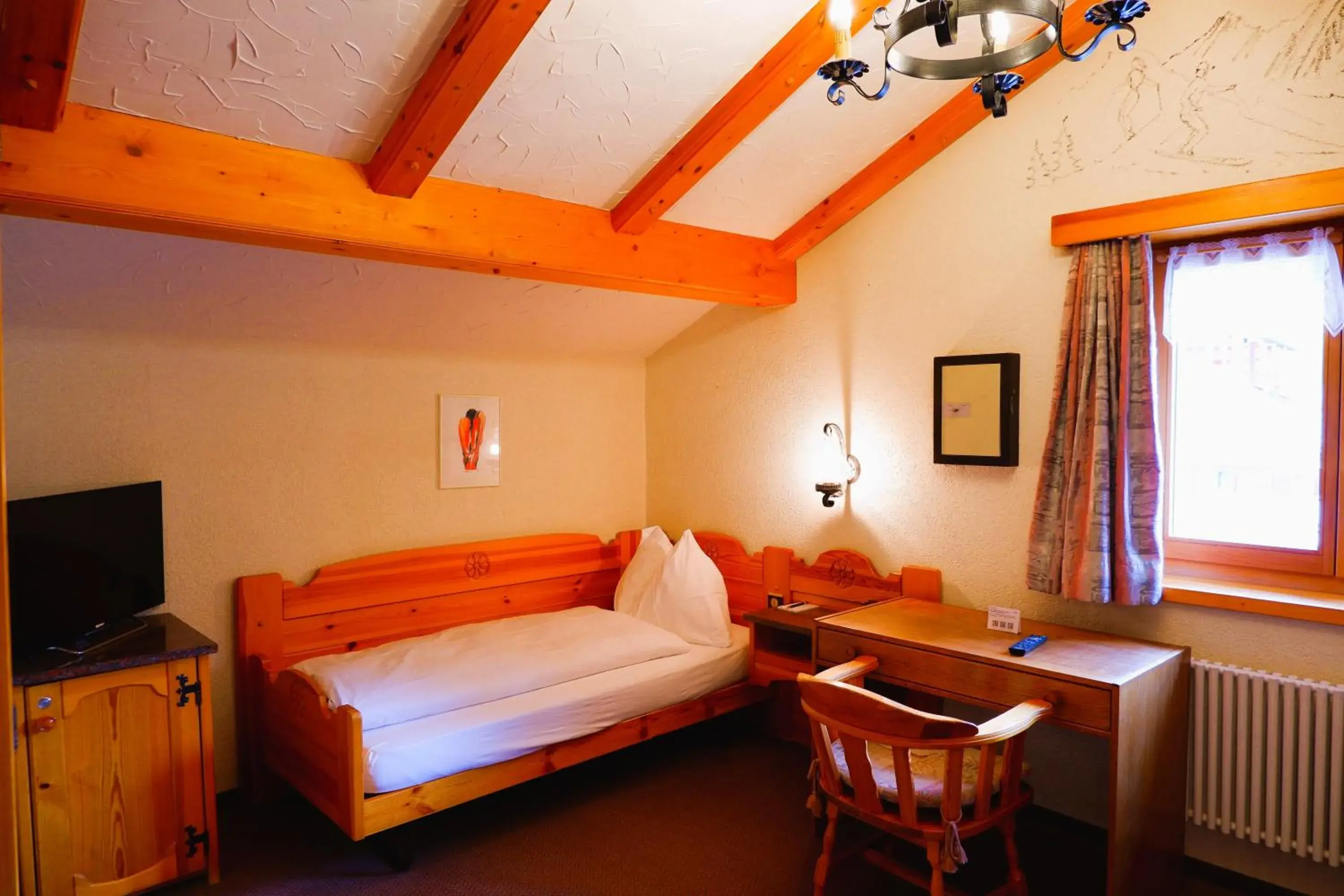 Single Room North - single occupancy in Hotel Christiania Saas-Fee Single Room North - single occupancy in Hotel Christiania Saas-Fee