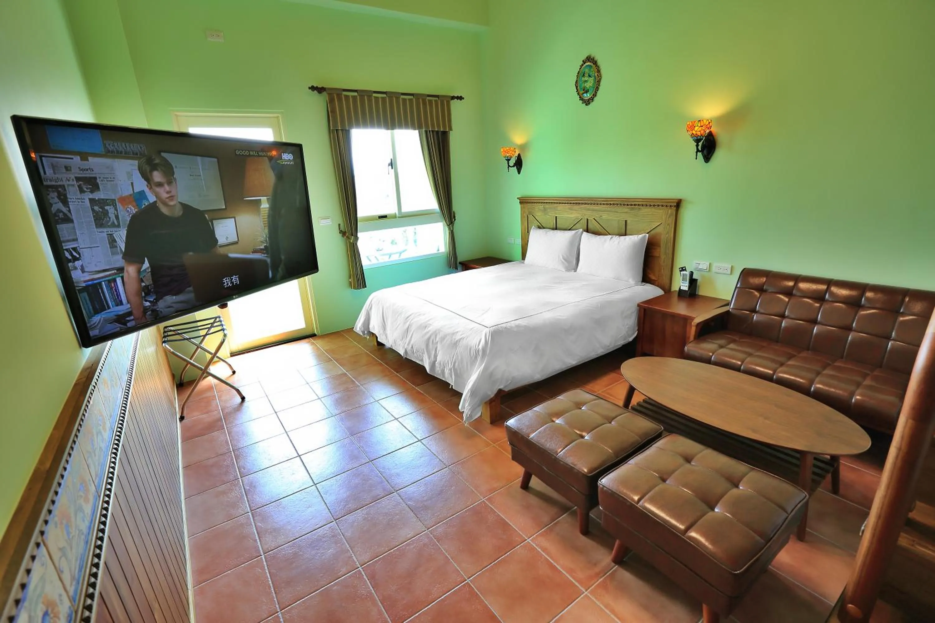 Balcony/Terrace, Bed in Green Resort