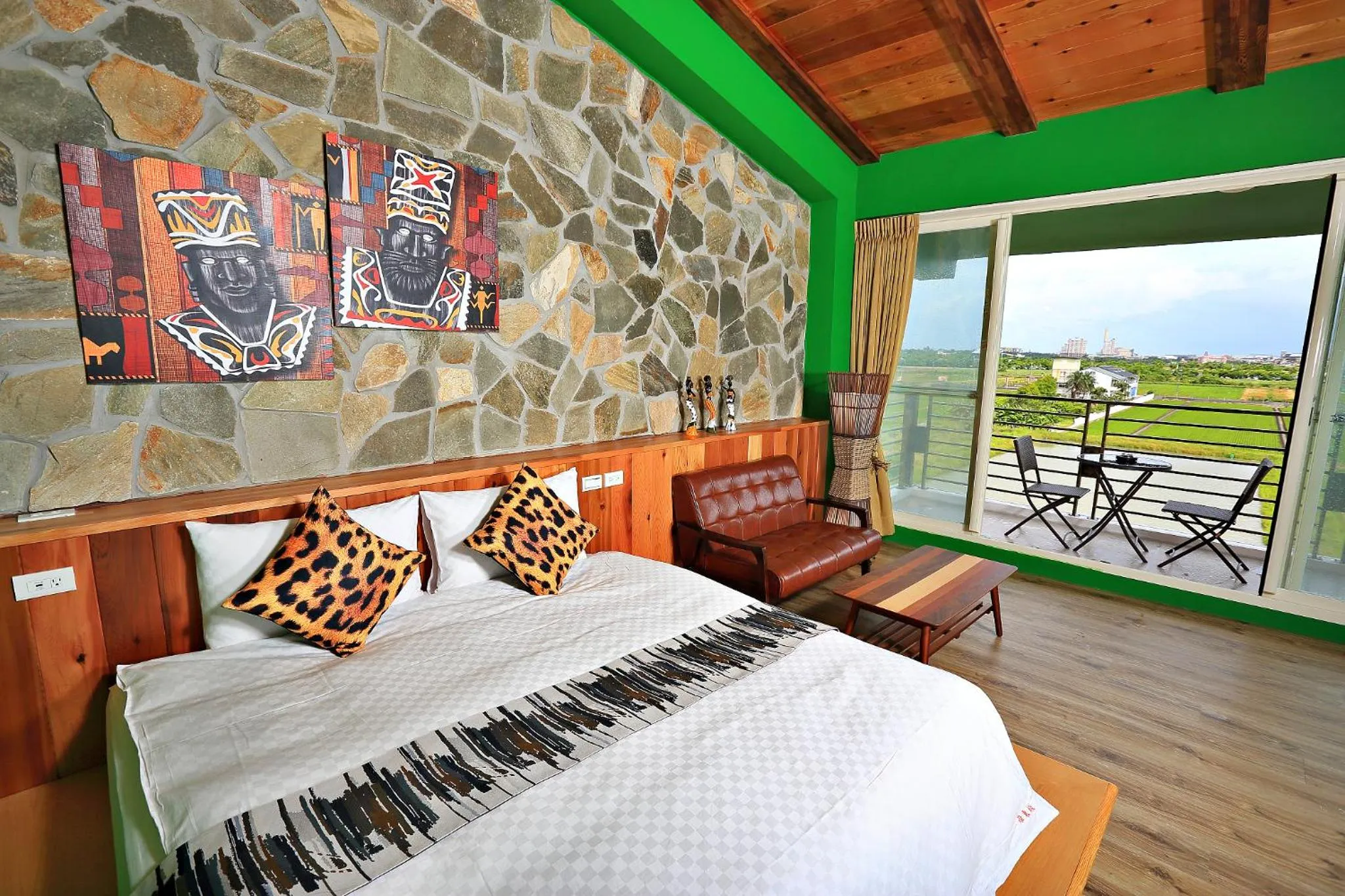 Shower, Bed in Green Resort