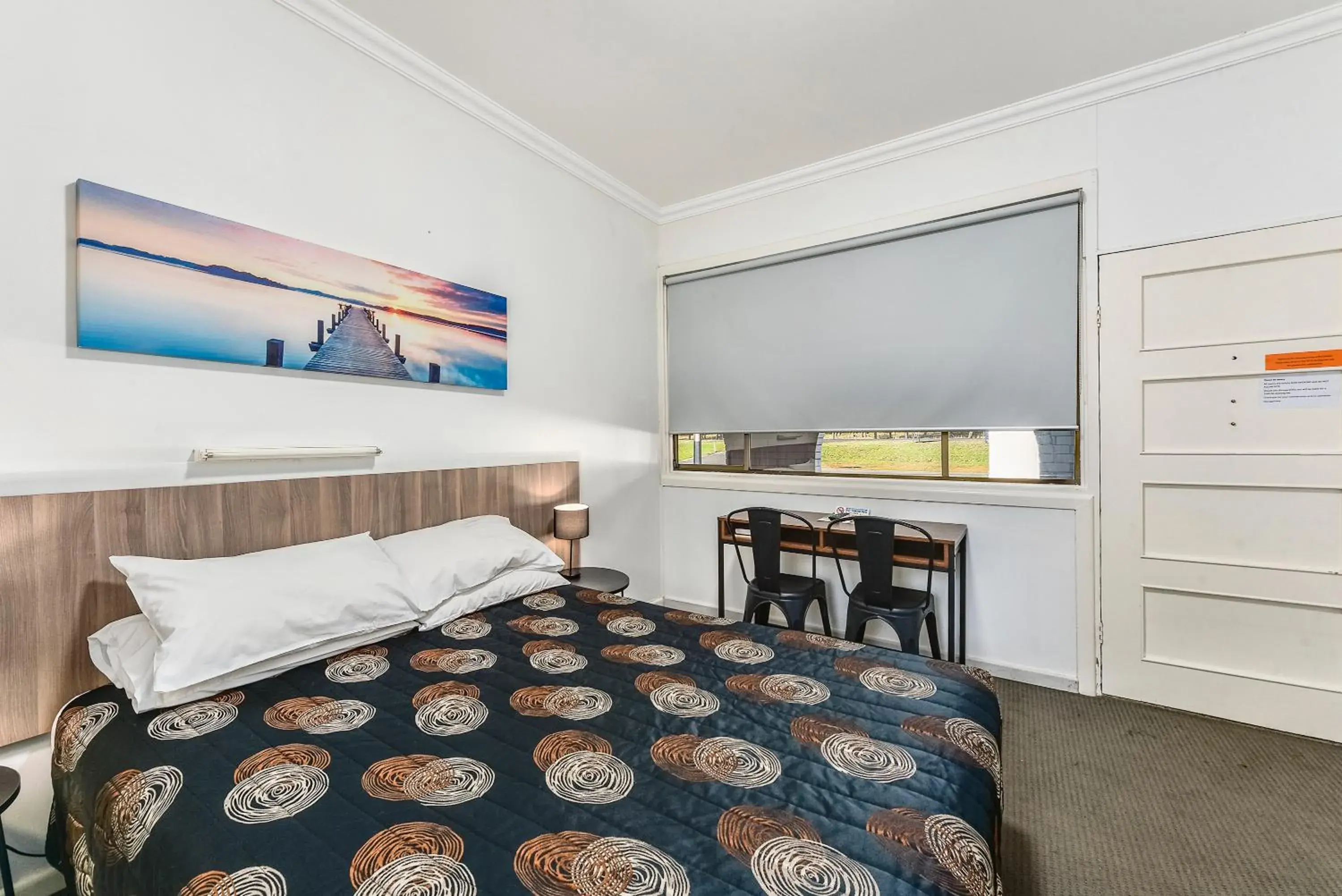 Queen Room in Rest Motels Queen Room in Rest Motels