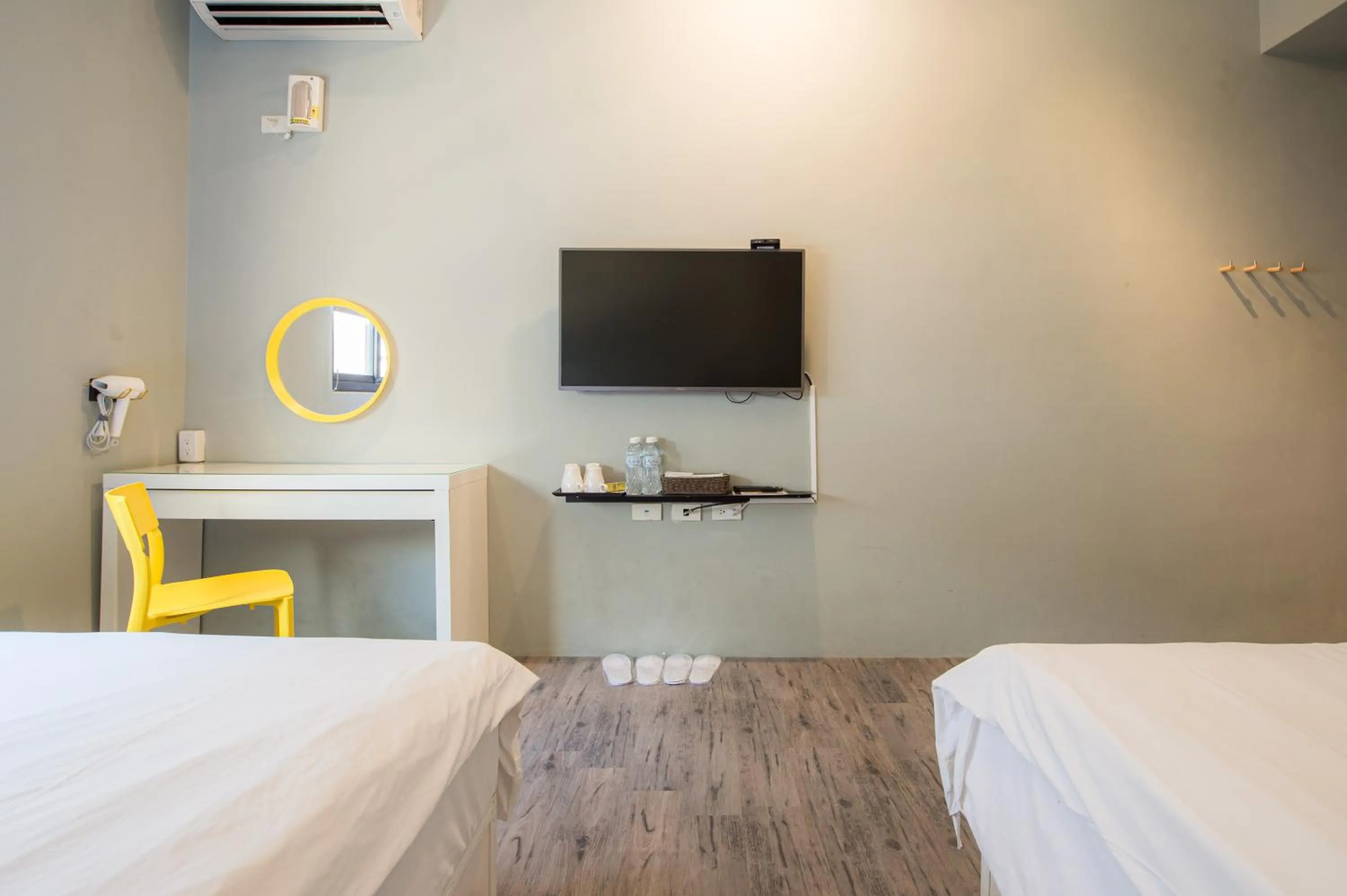 Photo of the whole room, Bed in MUNA Hostel