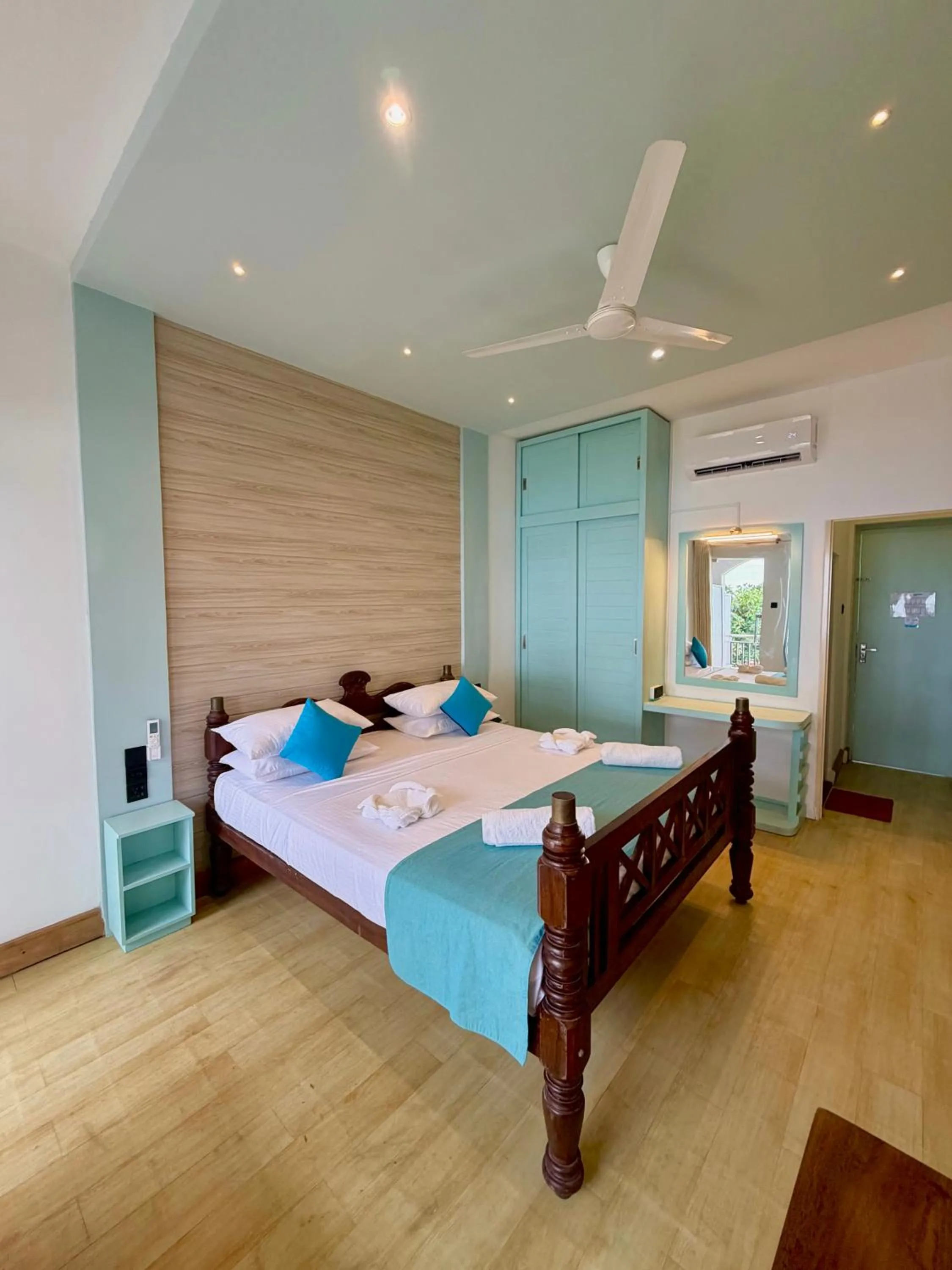 Bed in Sri Gemunu Beach Resort
