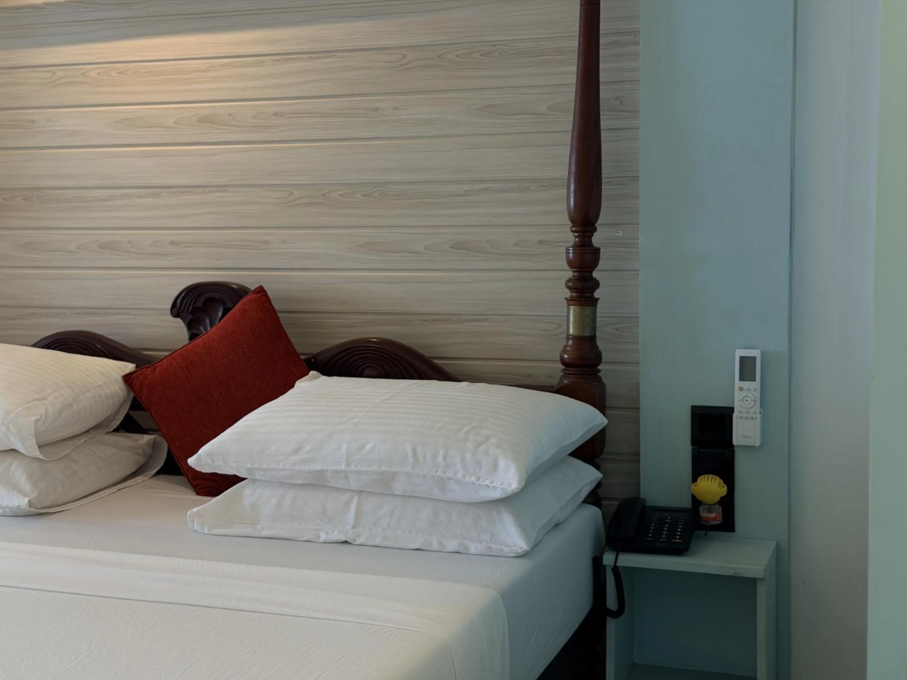 Bed in Sri Gemunu Beach Resort
