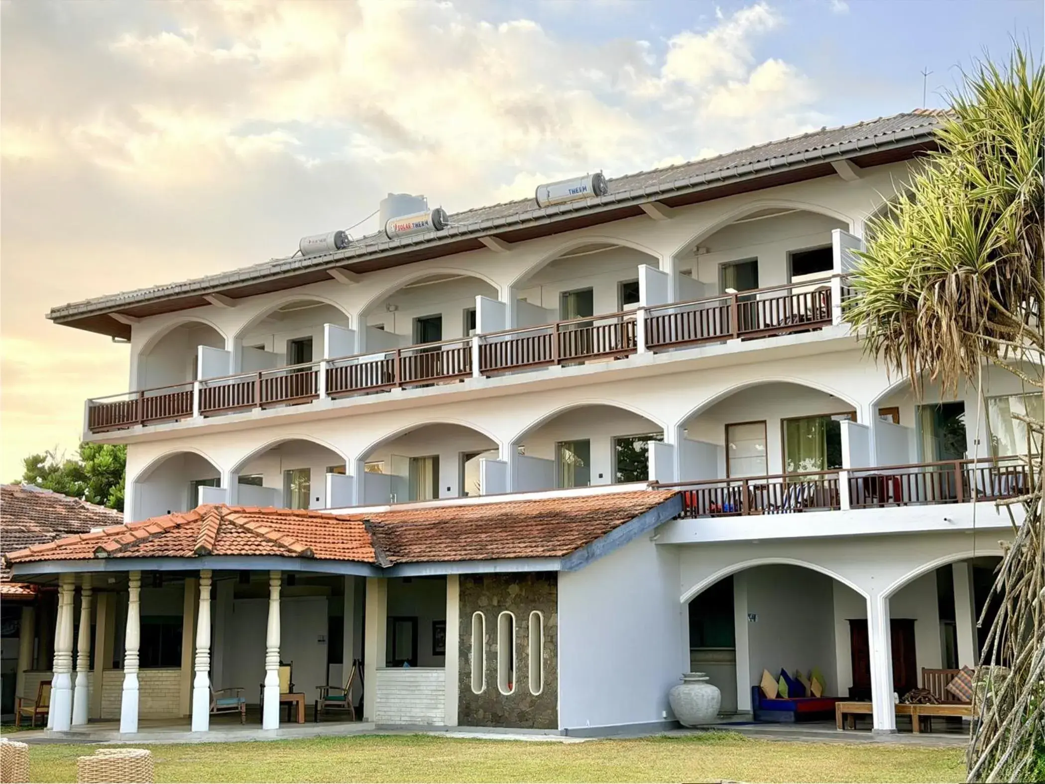 Sri Gemunu Beach Resort Sri Gemunu Beach Resort