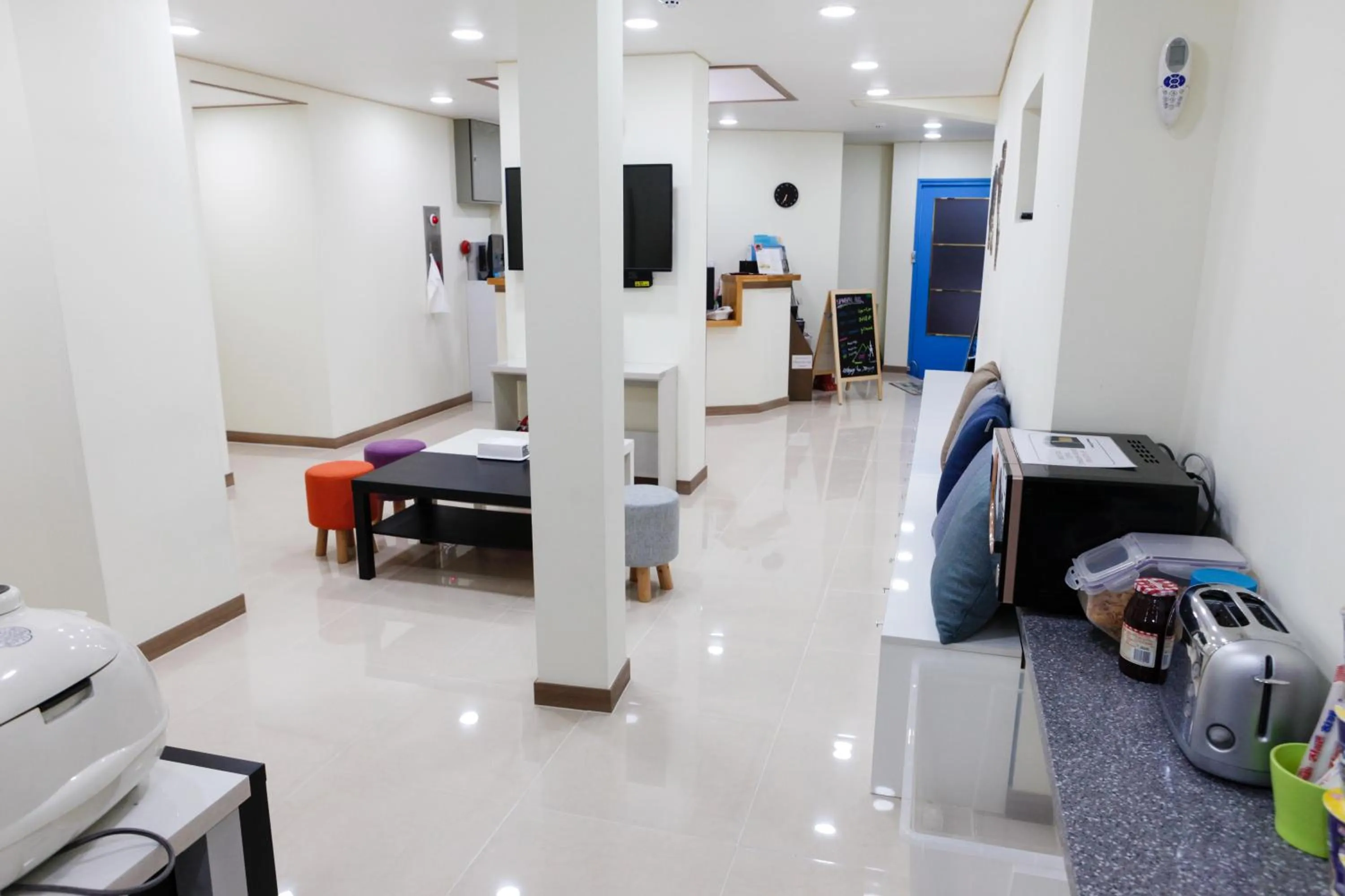 Lobby or reception, Bed in Namsan Gil House