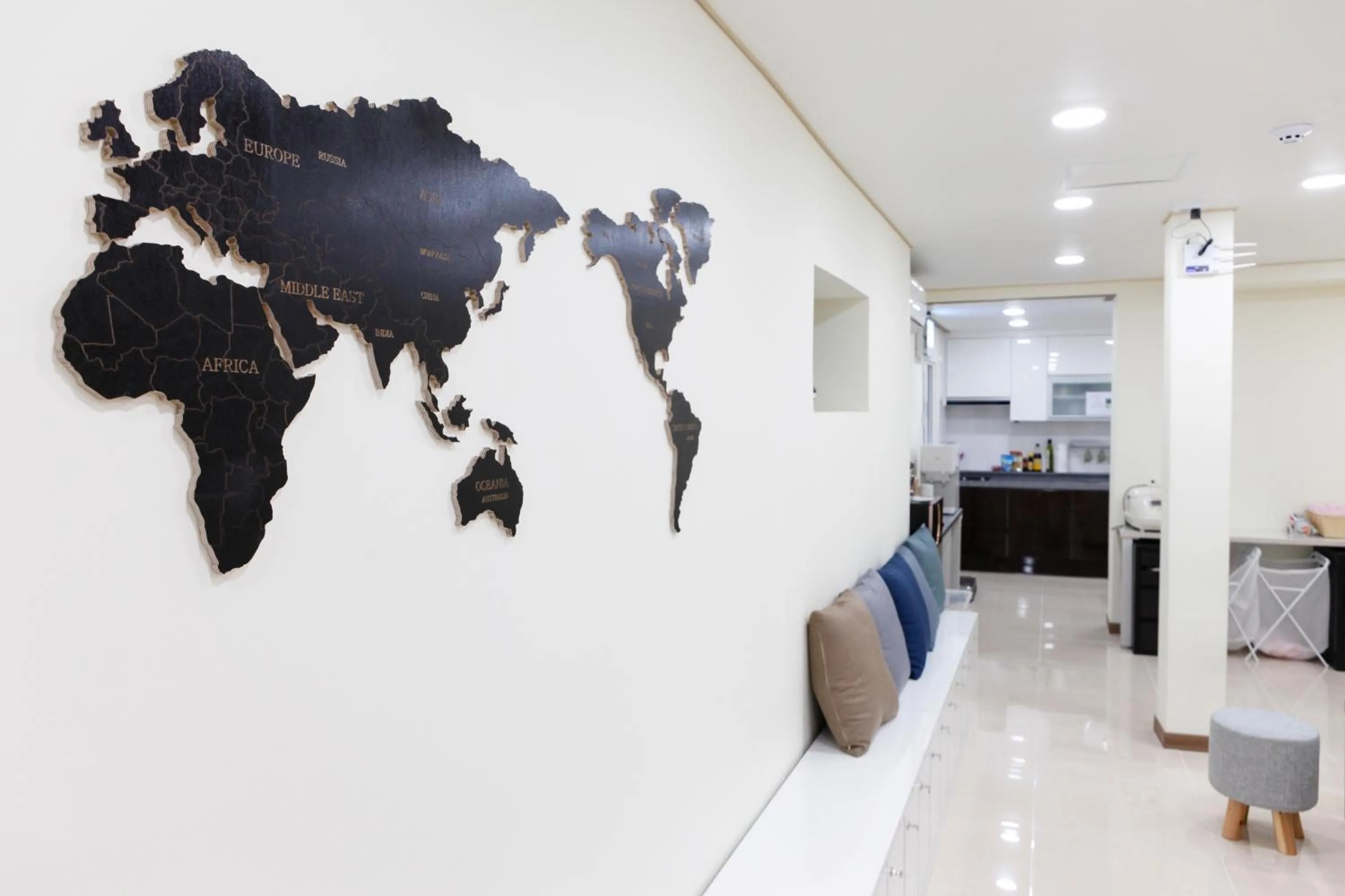 Communal lounge/ TV room in Namsan Gil House