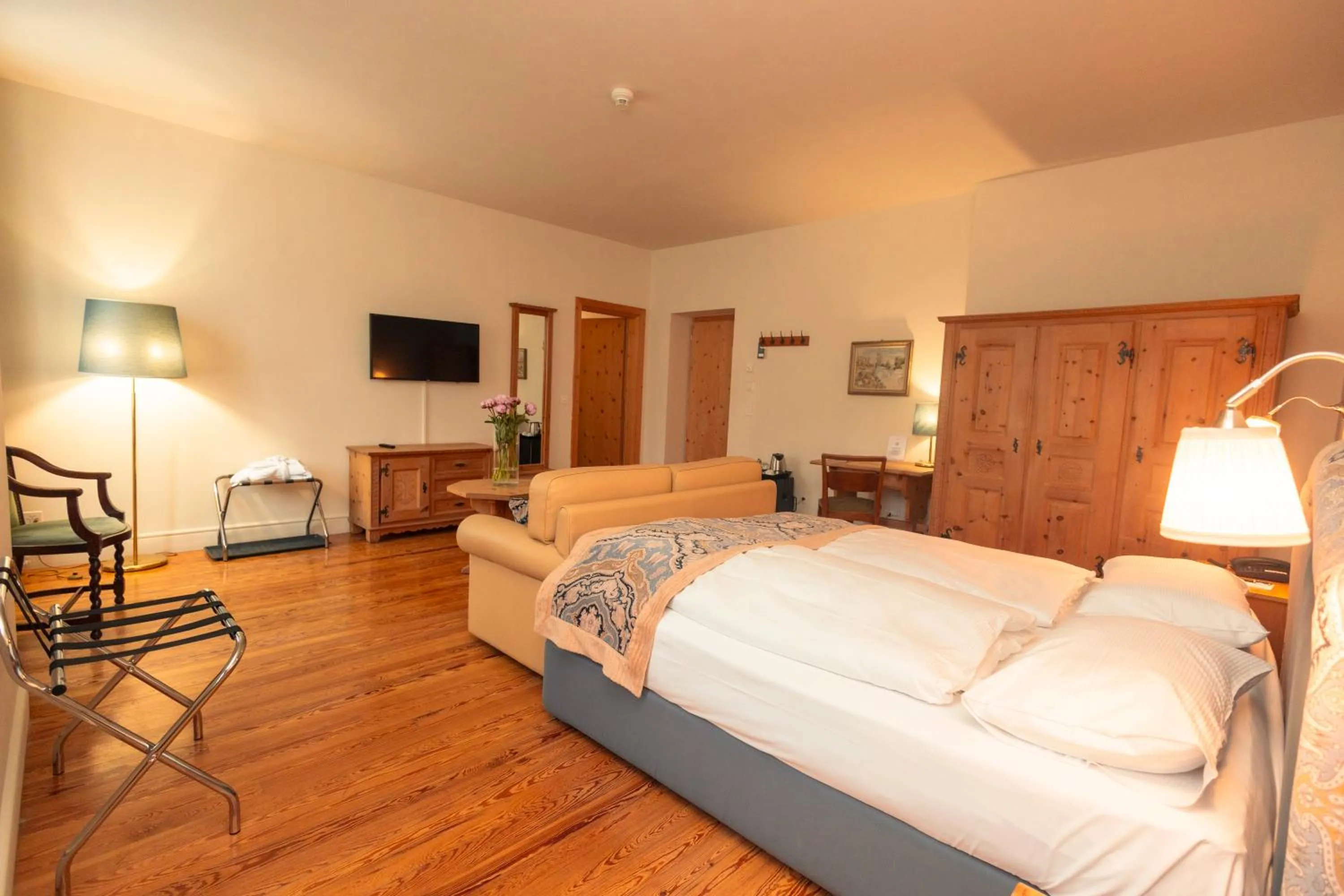 TV and multimedia in Hotel Bernina 1865 by Kleos Group Collection