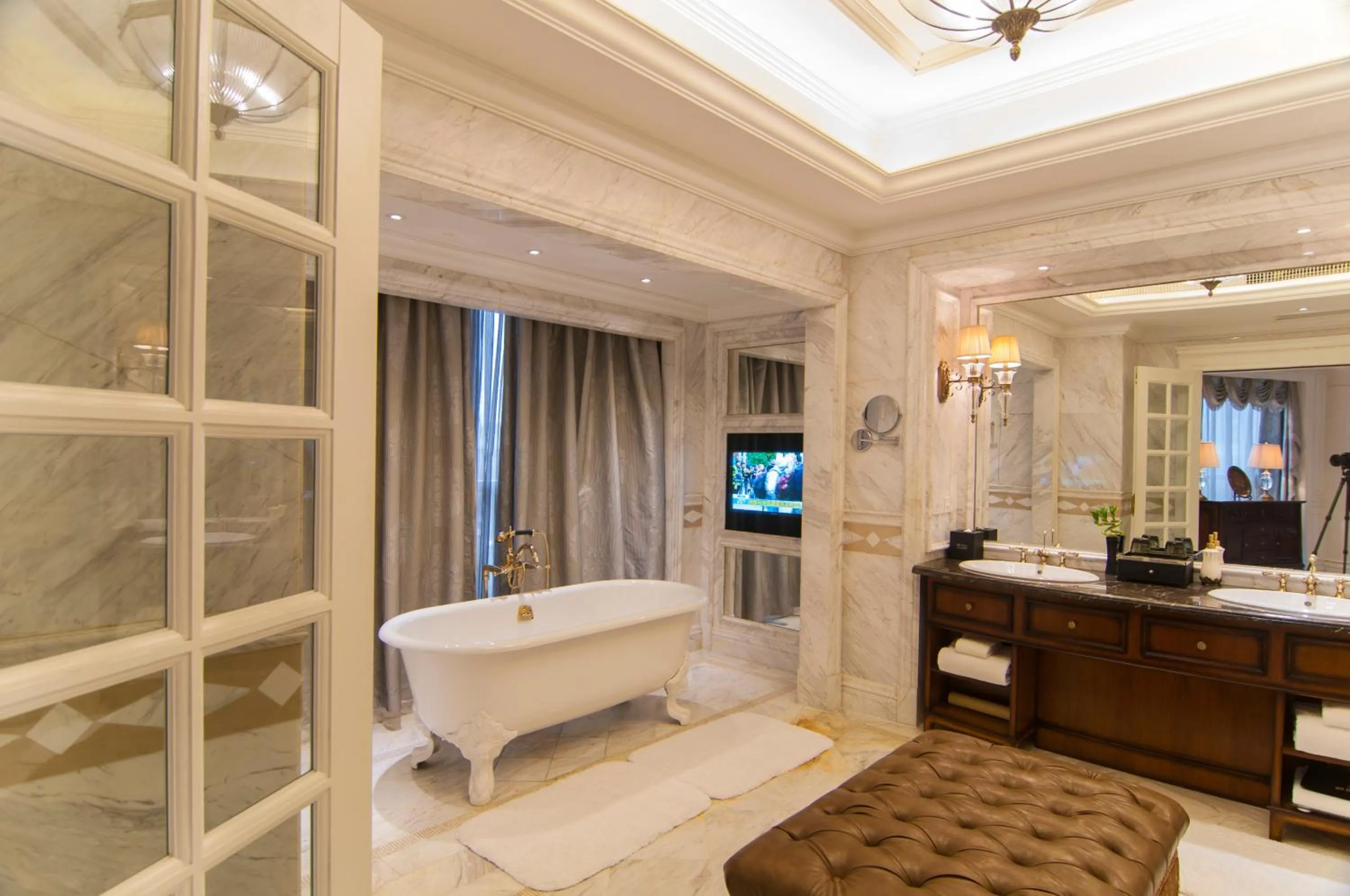 Bath in Royal Grace Hotel Optics Valley Wuhan