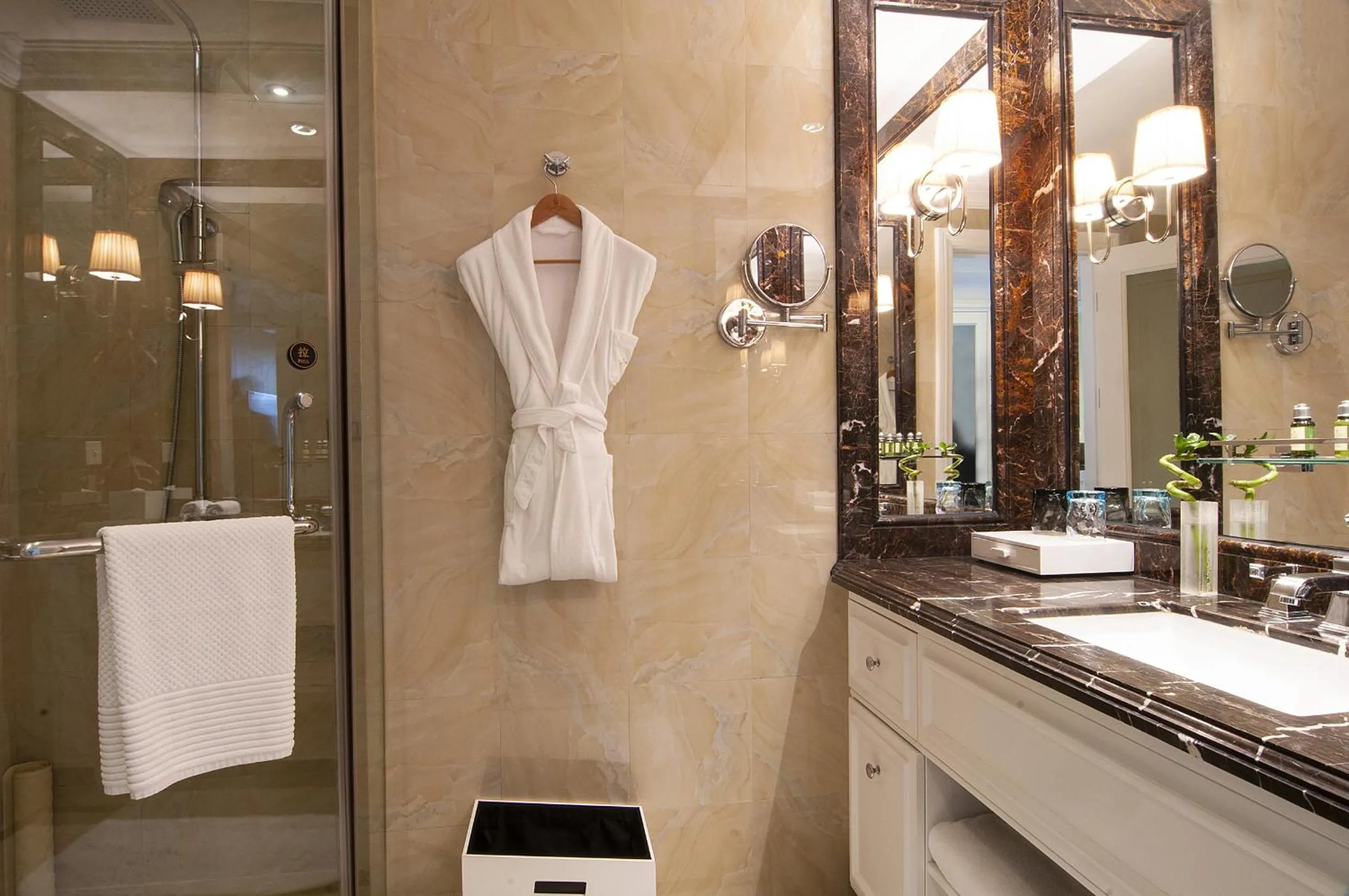 Toilet in Royal Grace Hotel Optics Valley Wuhan