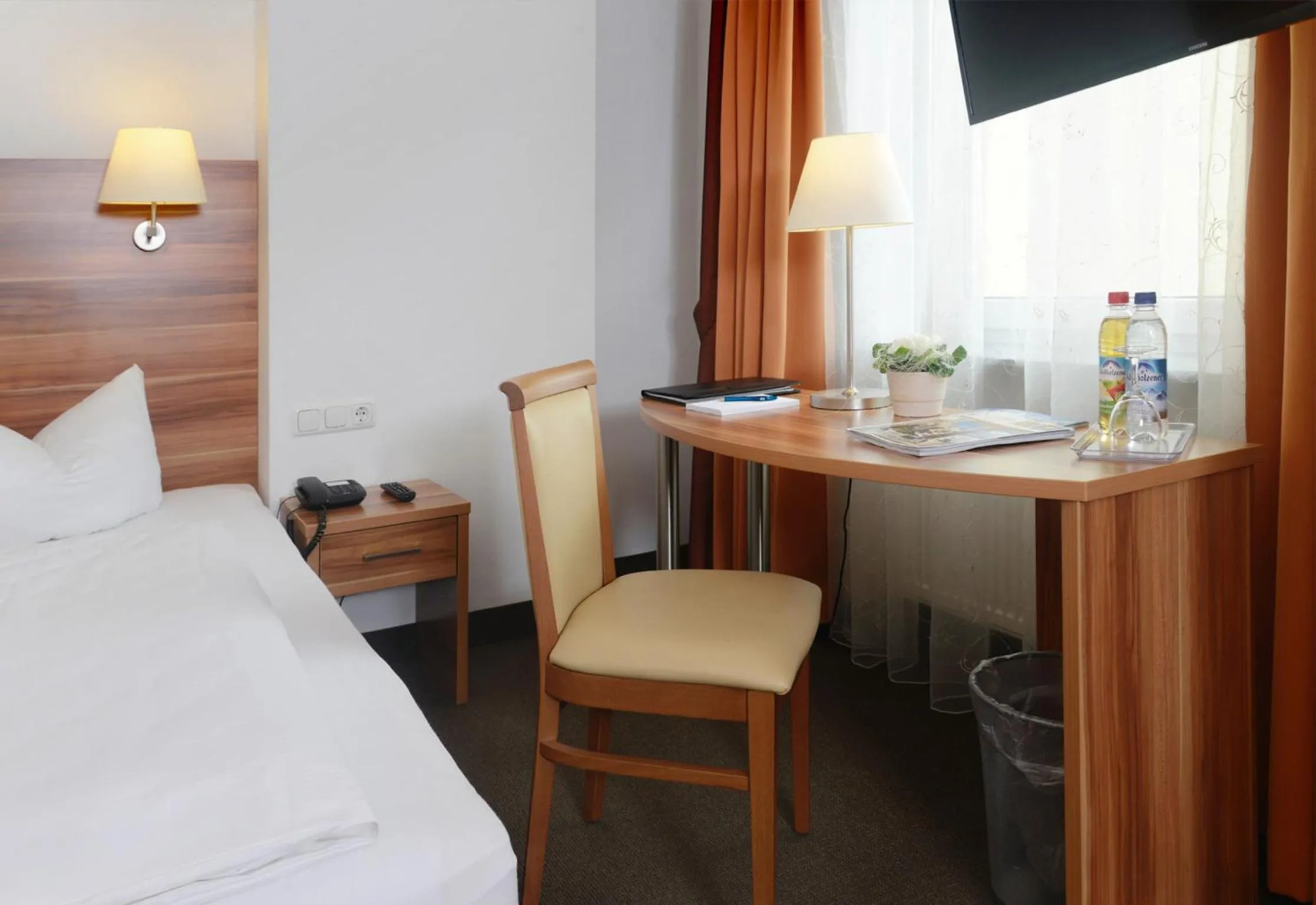 Bed in Hotel Bayerisch Meran