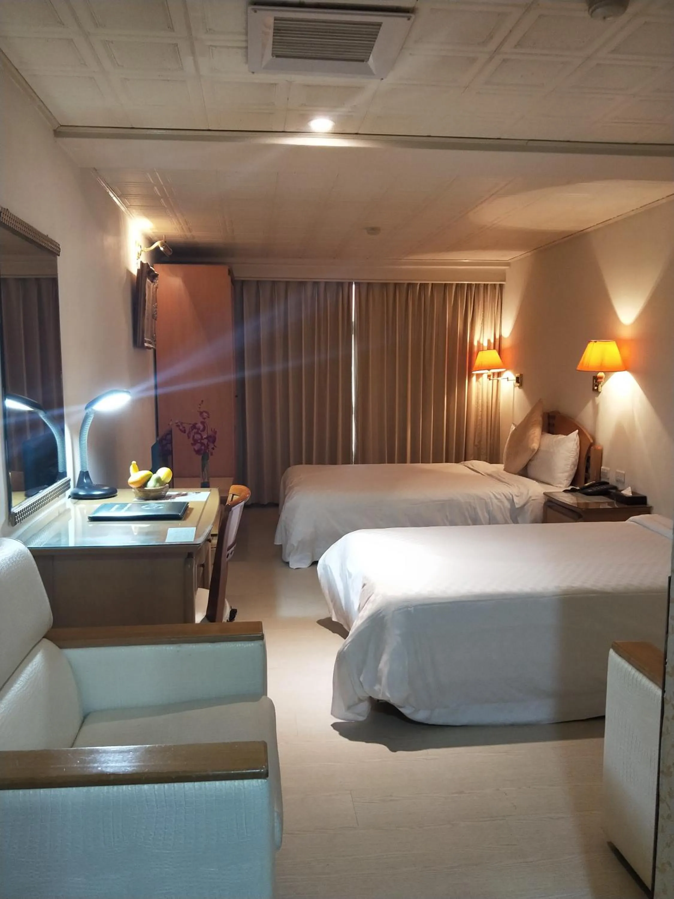 Decorative detail, Bed in Berkeley Business Hotel Zhongzheng