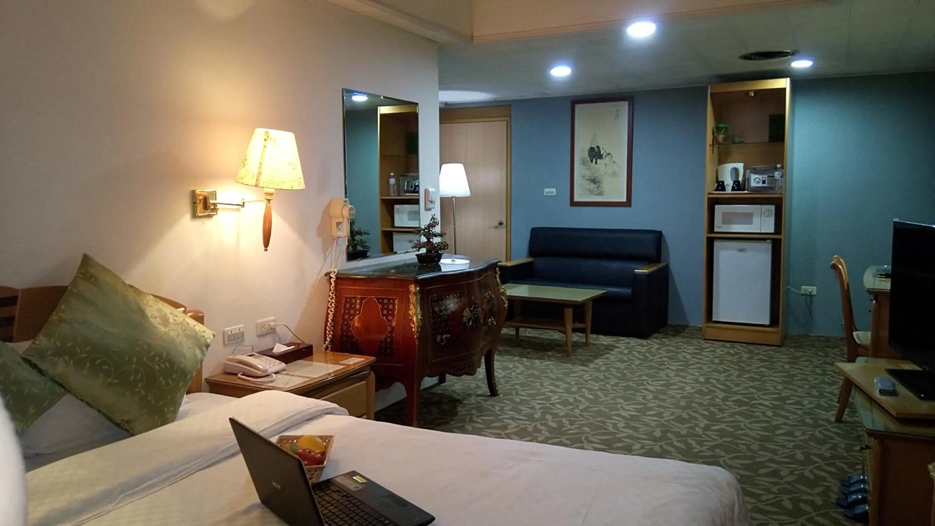 Photo of the whole room, Bed in Berkeley Business Hotel Zhongzheng