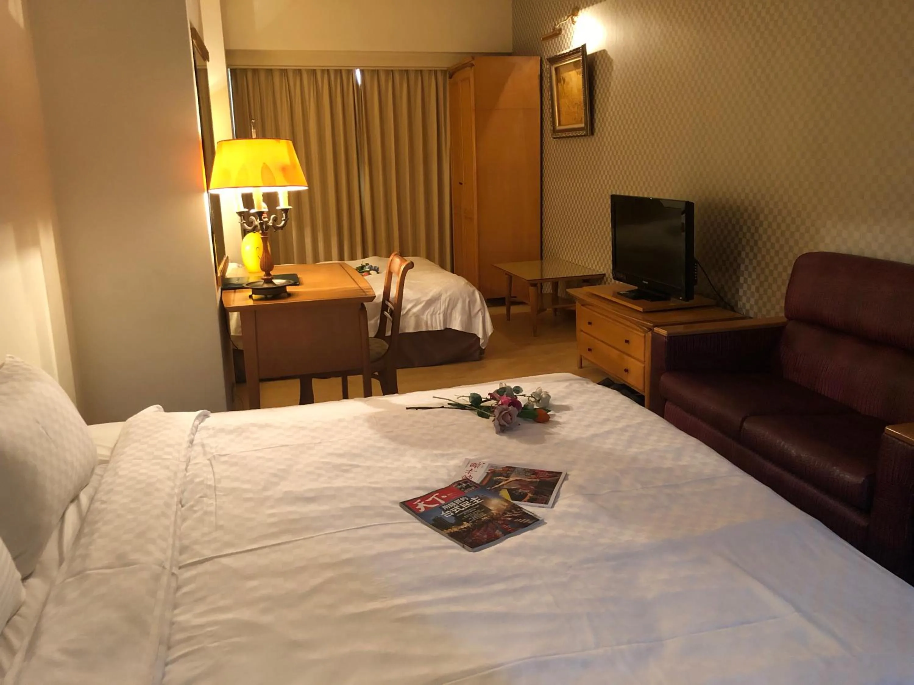 Photo of the whole room, Bed in Berkeley Business Hotel Zhongzheng