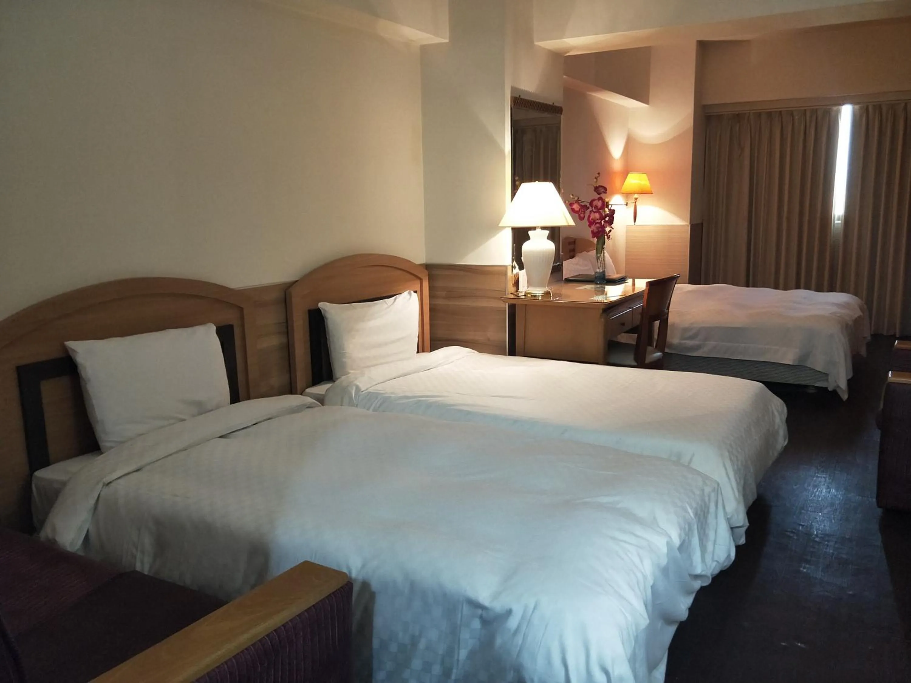 Decorative detail, Bed in Berkeley Business Hotel Zhongzheng