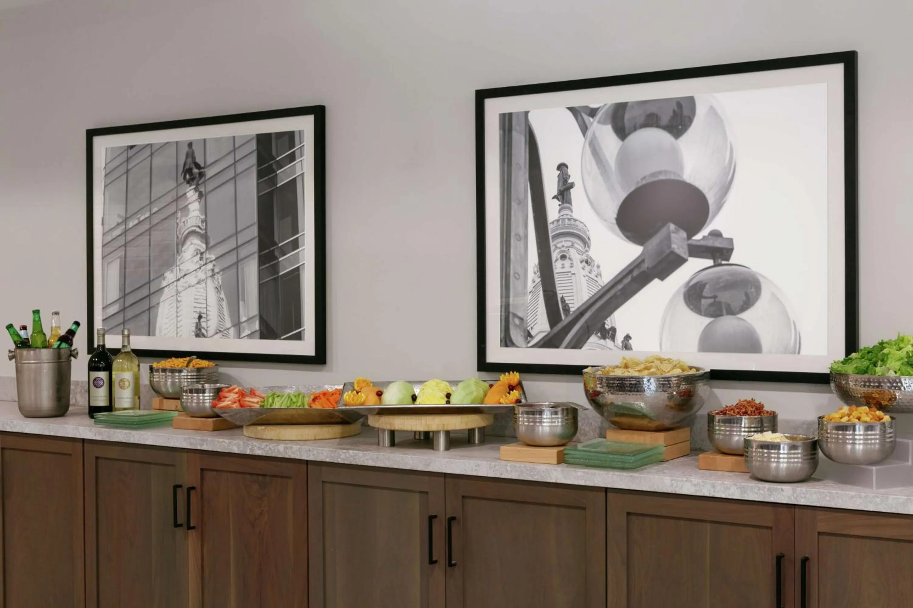 Dining area in Embassy Suites by Hilton Philadelphia Valley Forge