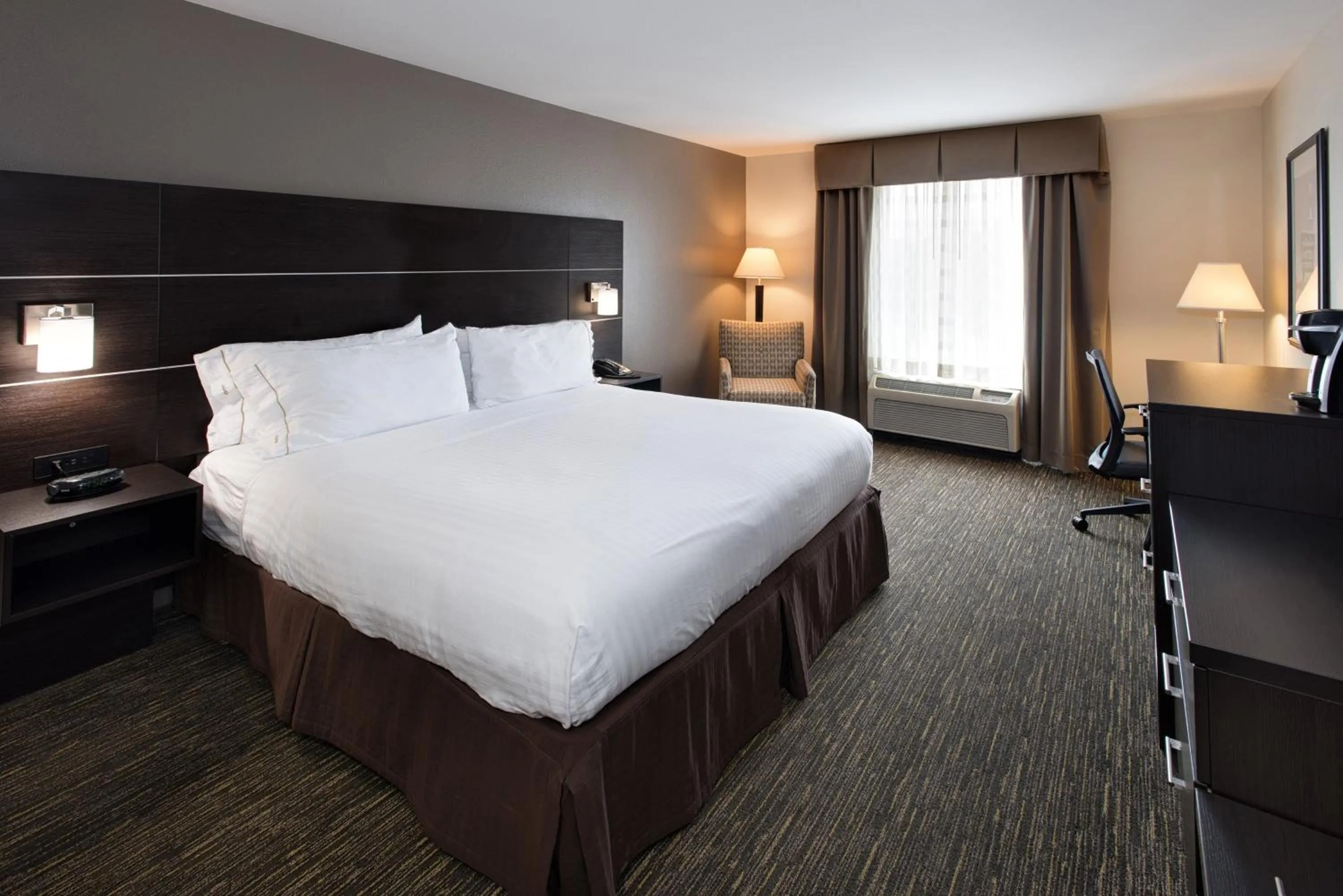 Photo of the whole room, Bed in Holiday Inn Express & Suites East Wichita I-35 Andover by IHG