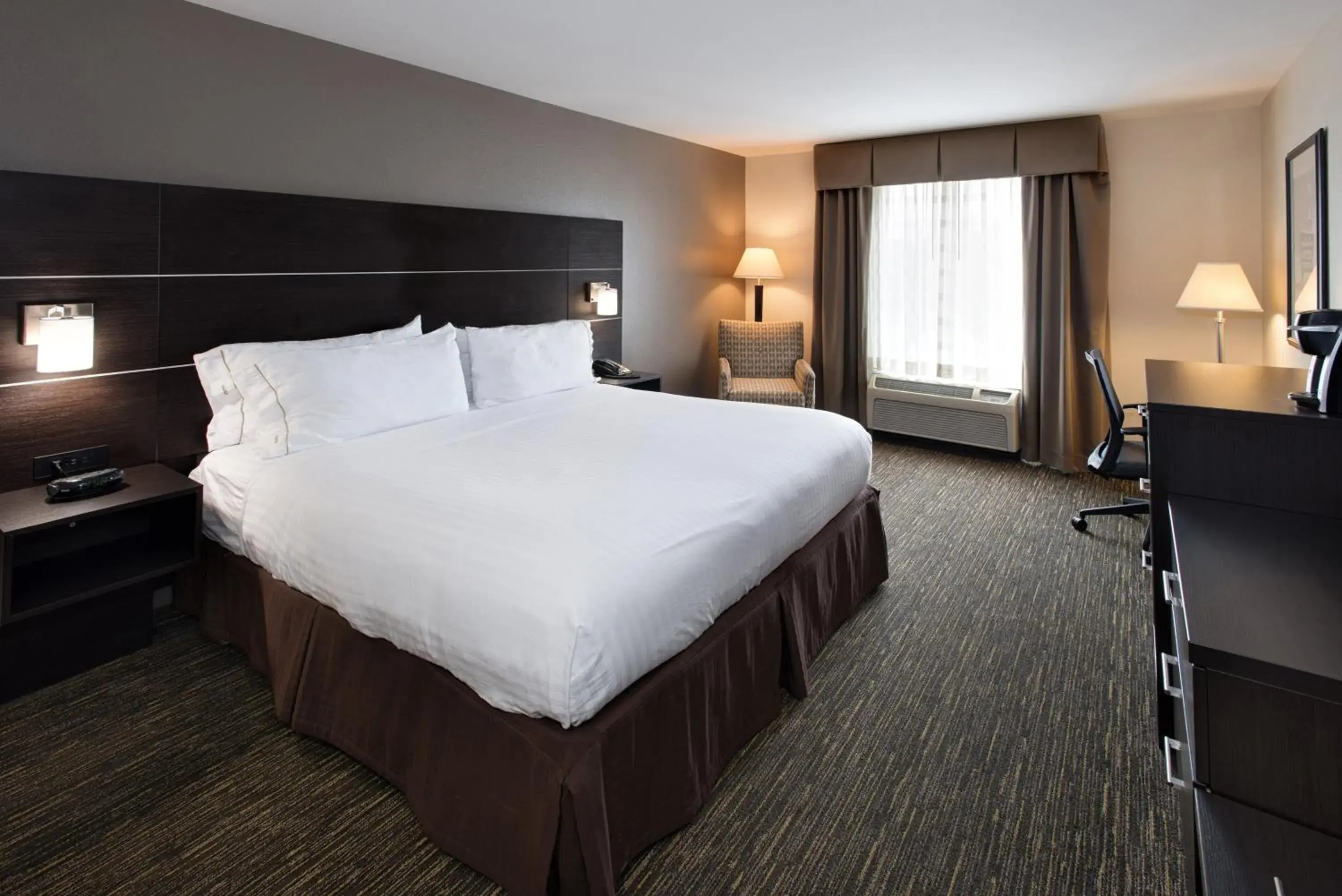 Standard King Room in Holiday Inn Express & Suites East Wichita I-35 Andover by IHG Standard King Room in Holiday Inn Express & Suites East Wichita I-35 Andover by IHG