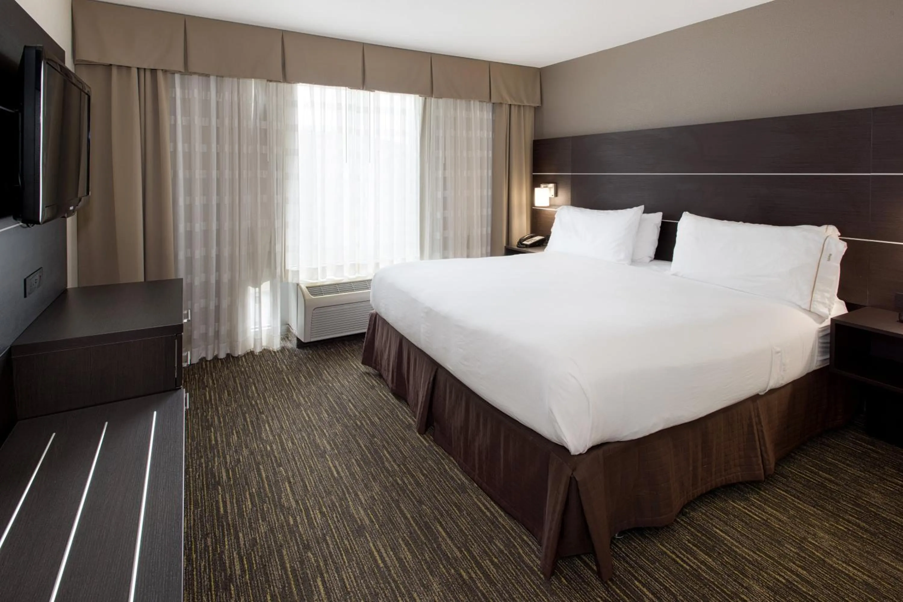 Photo of the whole room, Bed in Holiday Inn Express & Suites East Wichita I-35 Andover by IHG