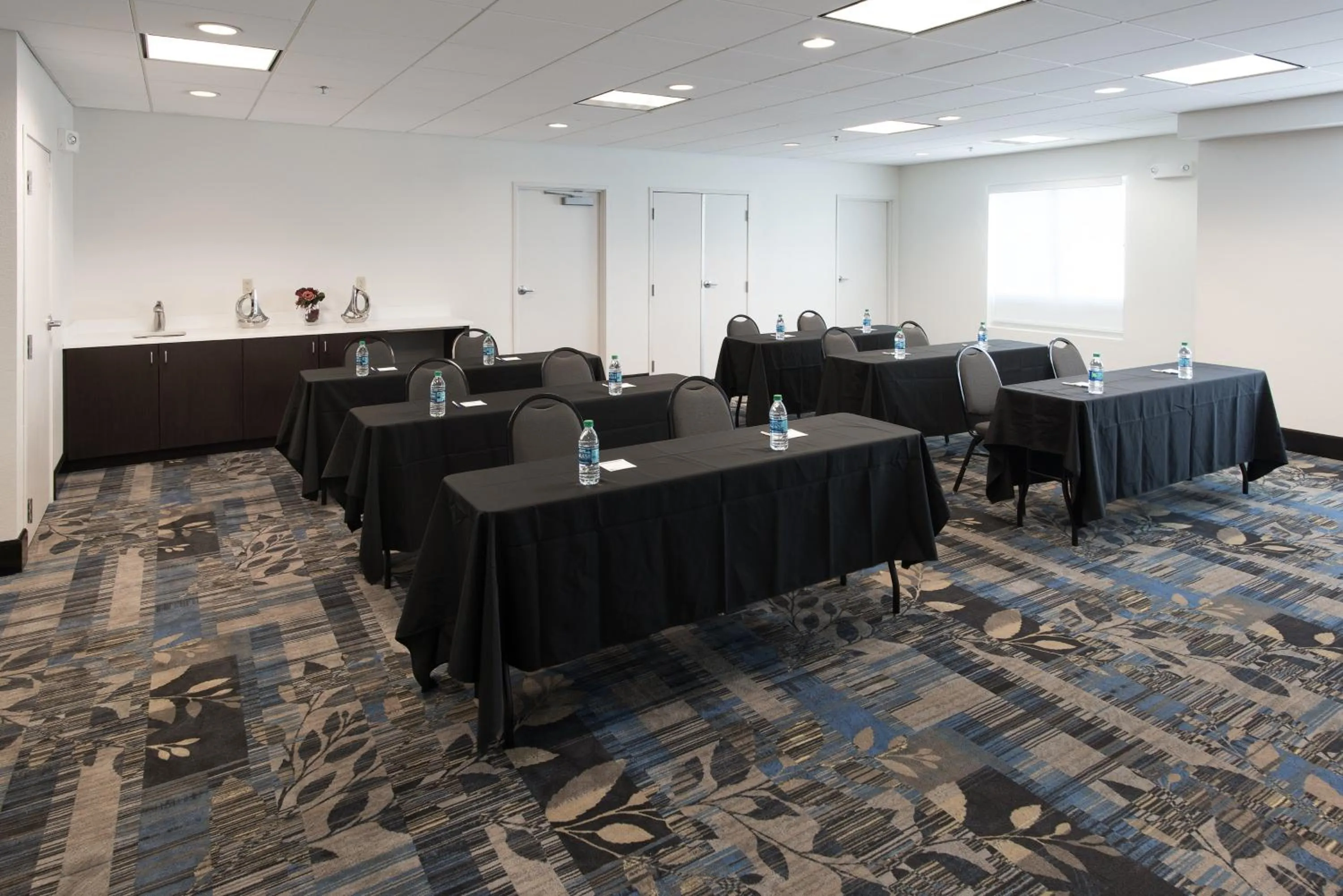 Meeting/conference room in Holiday Inn Express & Suites East Wichita I-35 Andover by IHG
