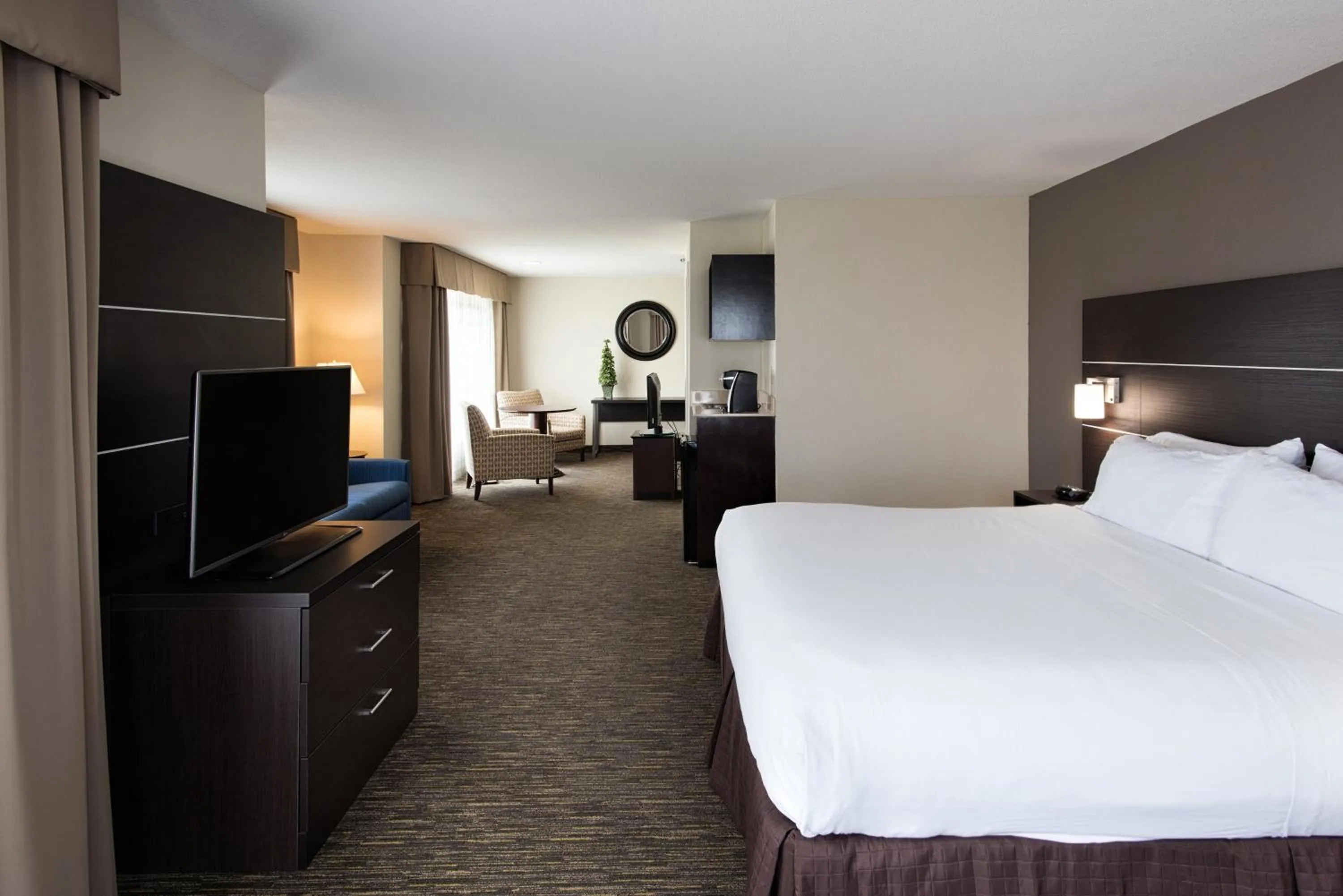Bedroom, Bed in Holiday Inn Express & Suites East Wichita I-35 Andover by IHG