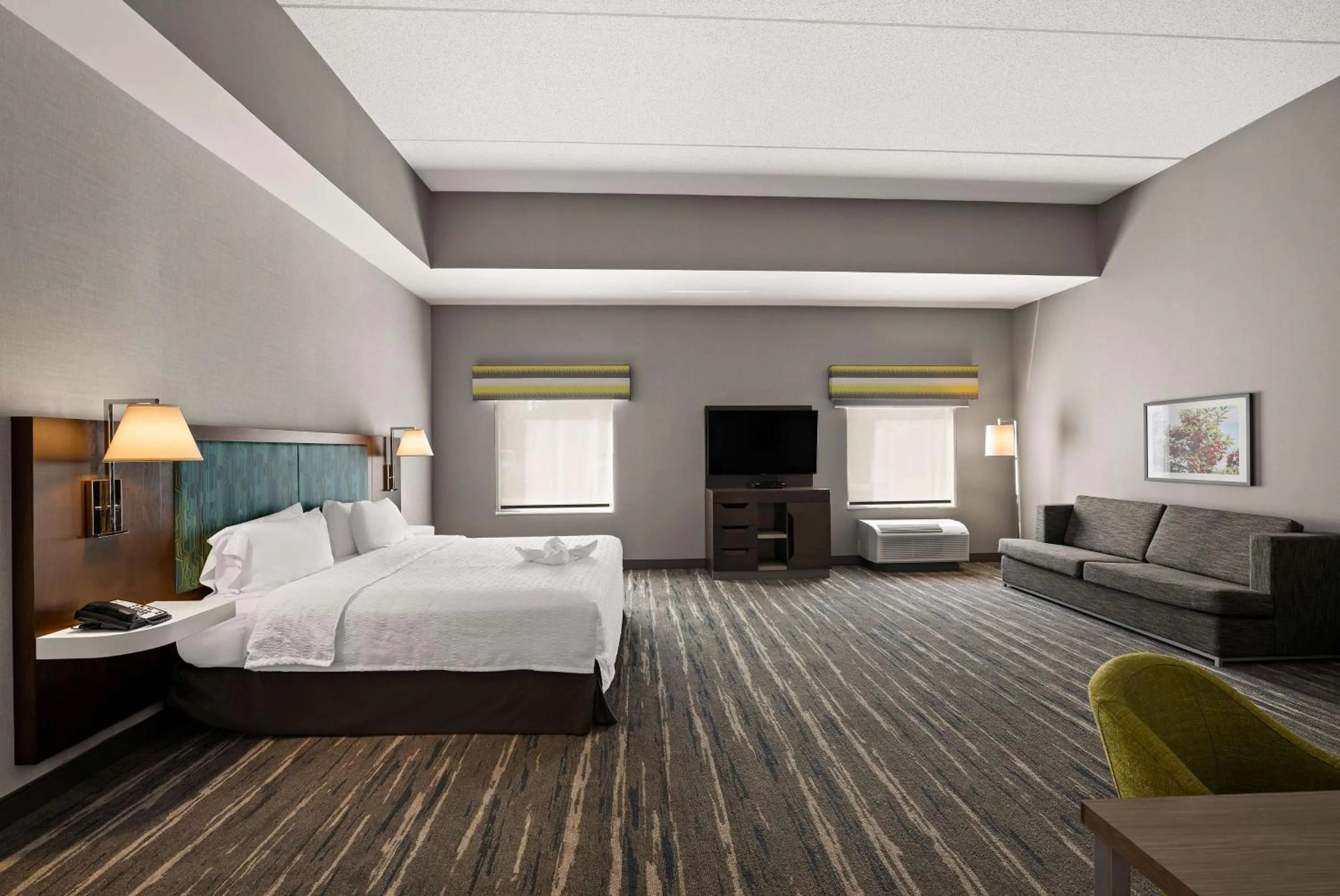 Living room, Bed in Hampton Inn & Suites Poughkeepsie