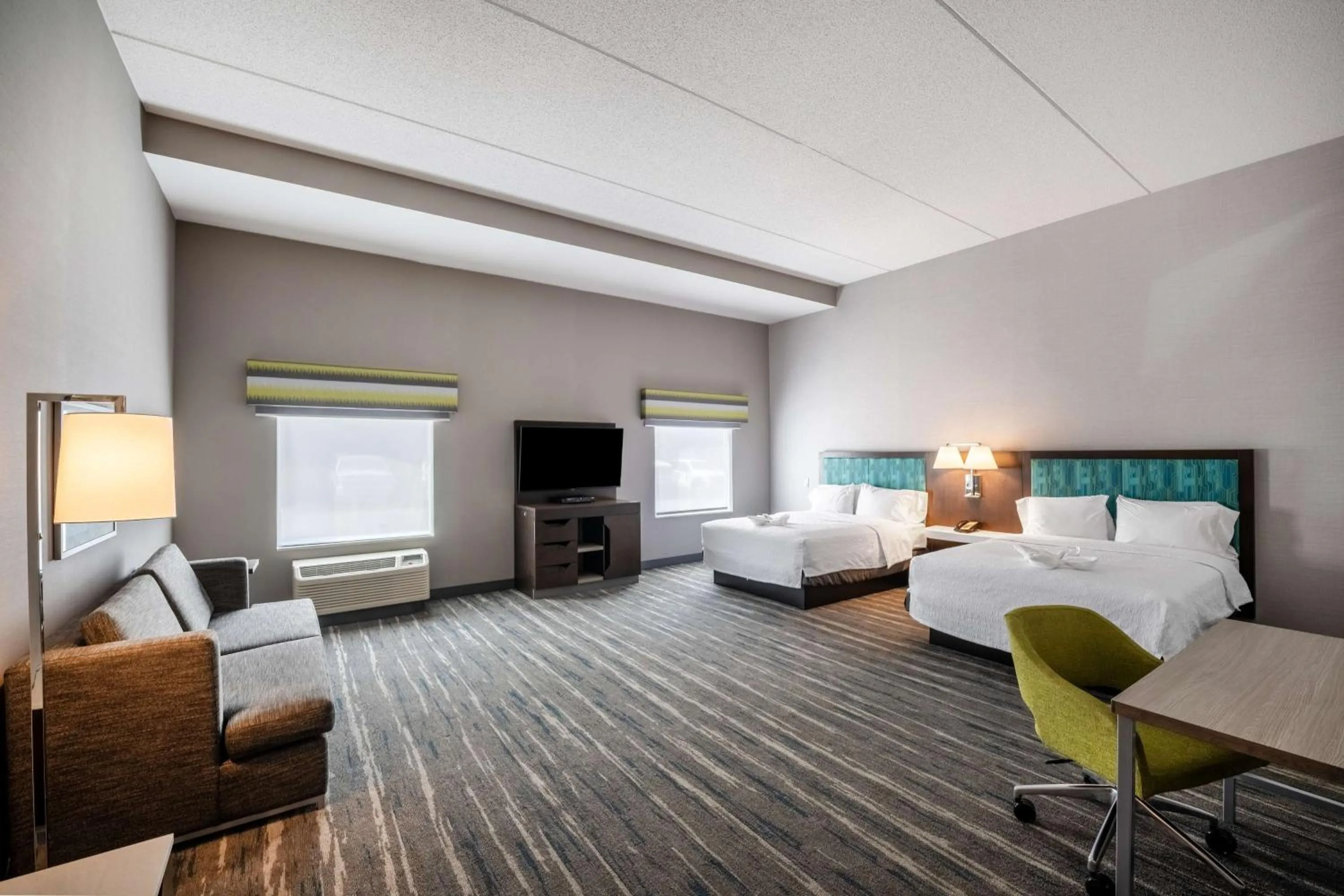 Bedroom, Bed in Hampton Inn & Suites Poughkeepsie