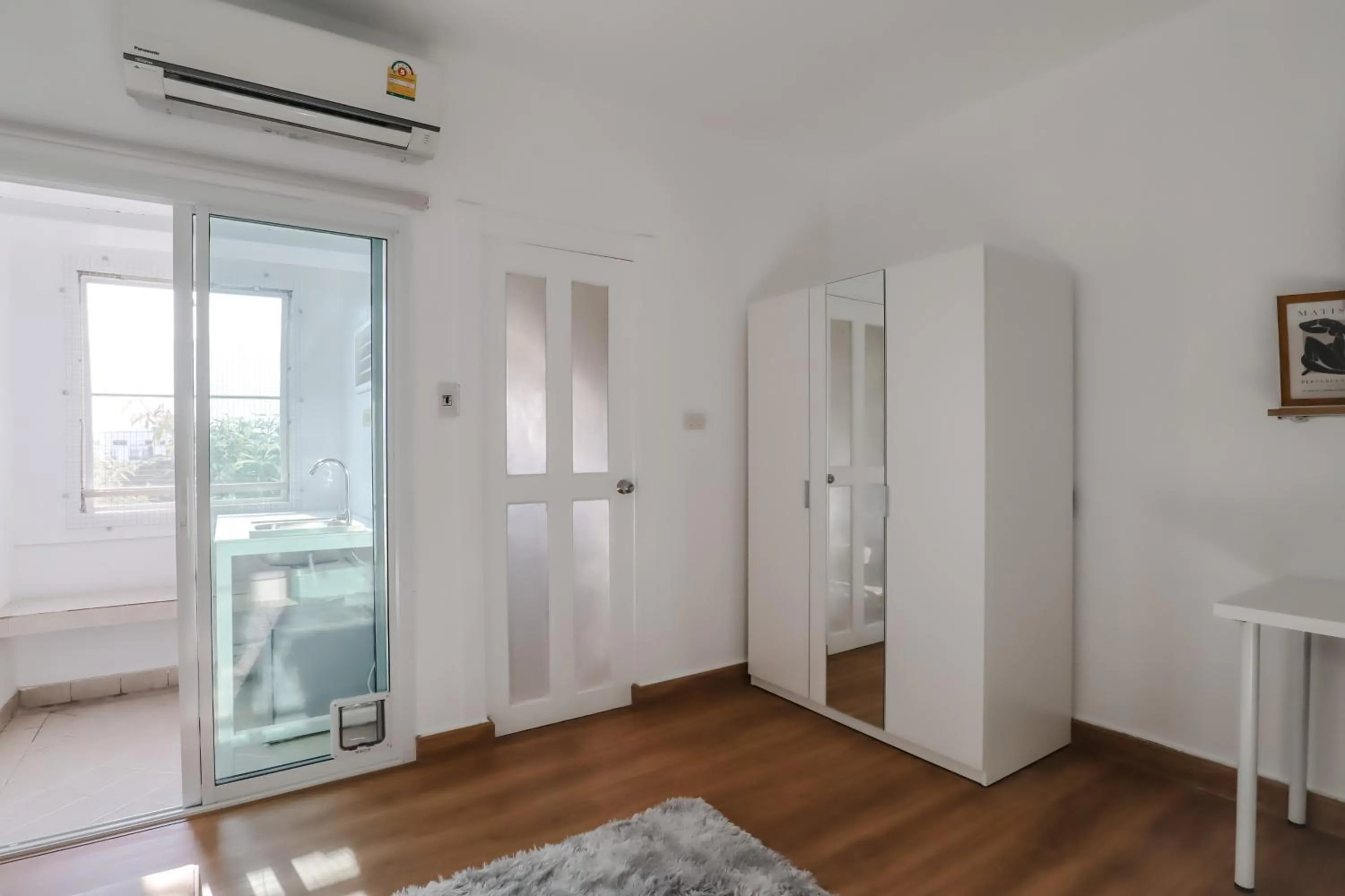 Photo of the whole room in Link Mansion