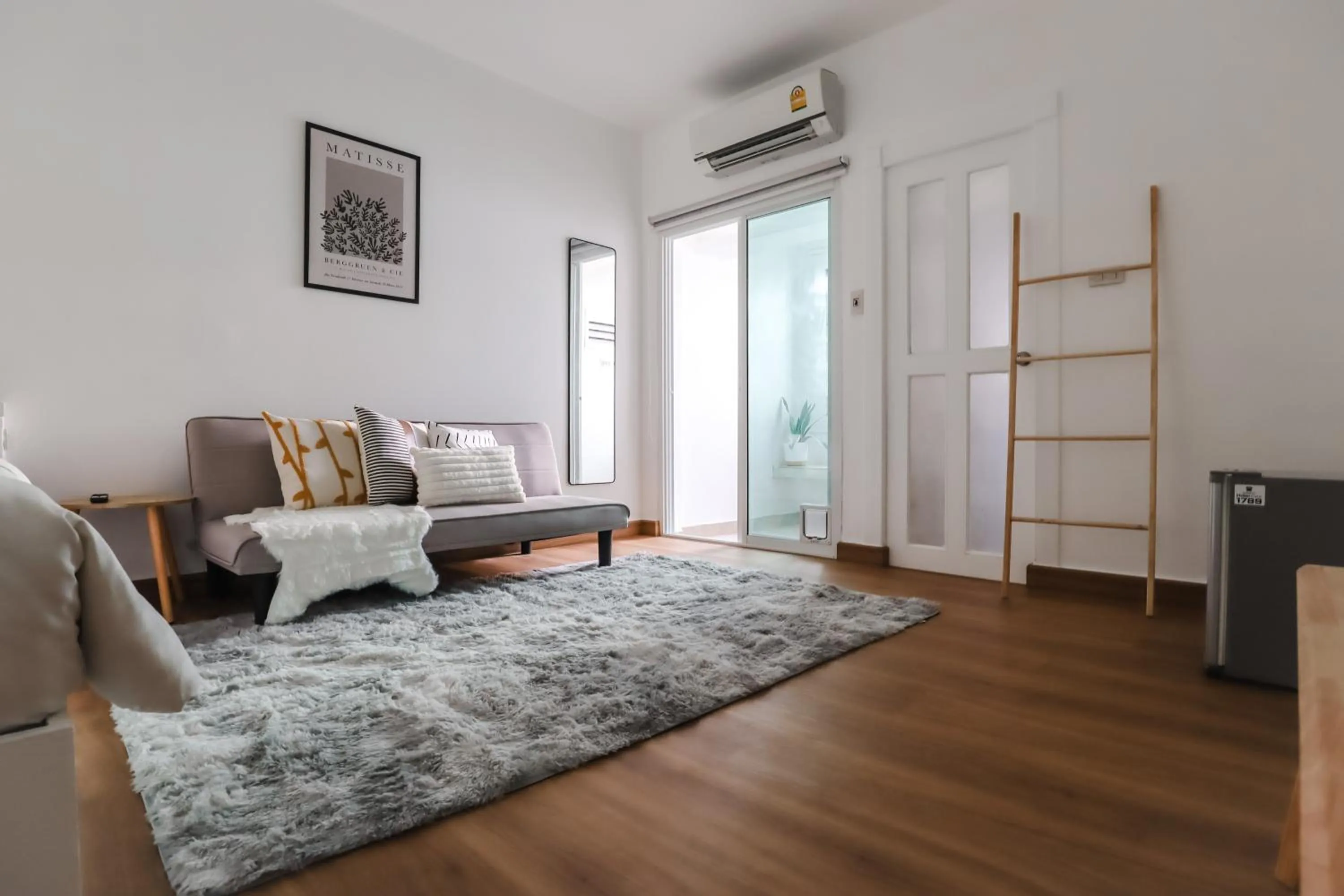 Living room, Bed in Link Mansion