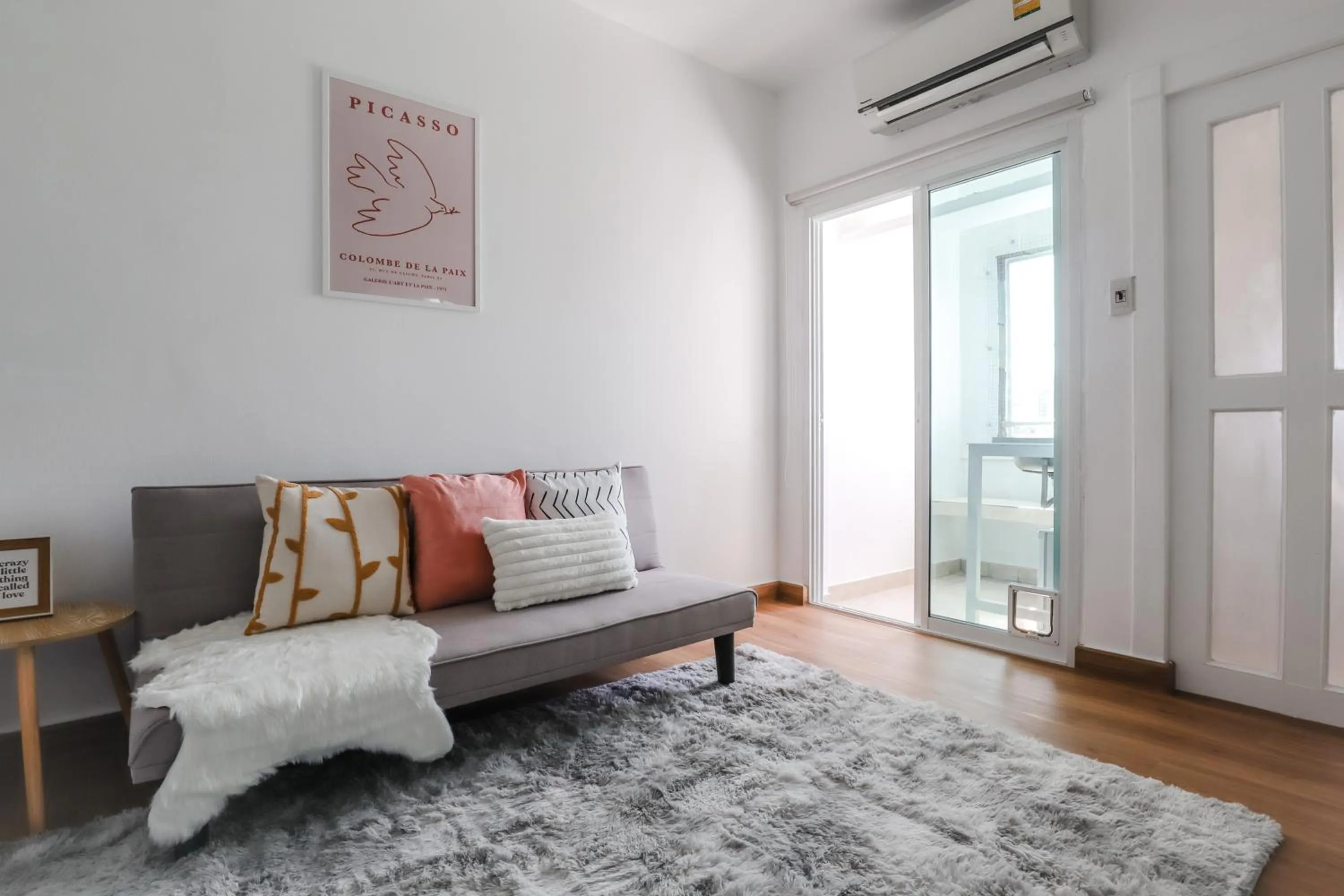 Living room, Bed in Link Mansion