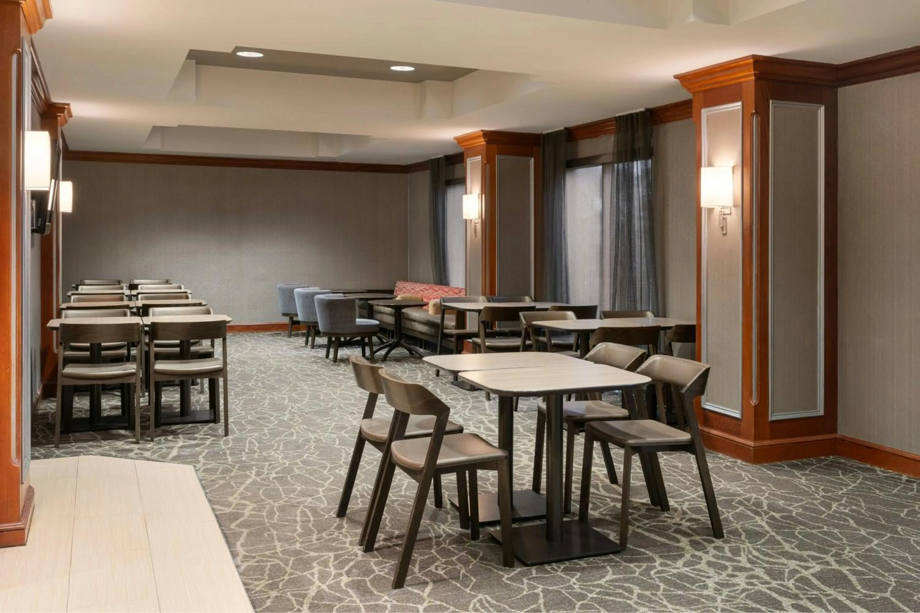Restaurant/places to eat in SpringHill Suites by Marriott Tampa Westshore