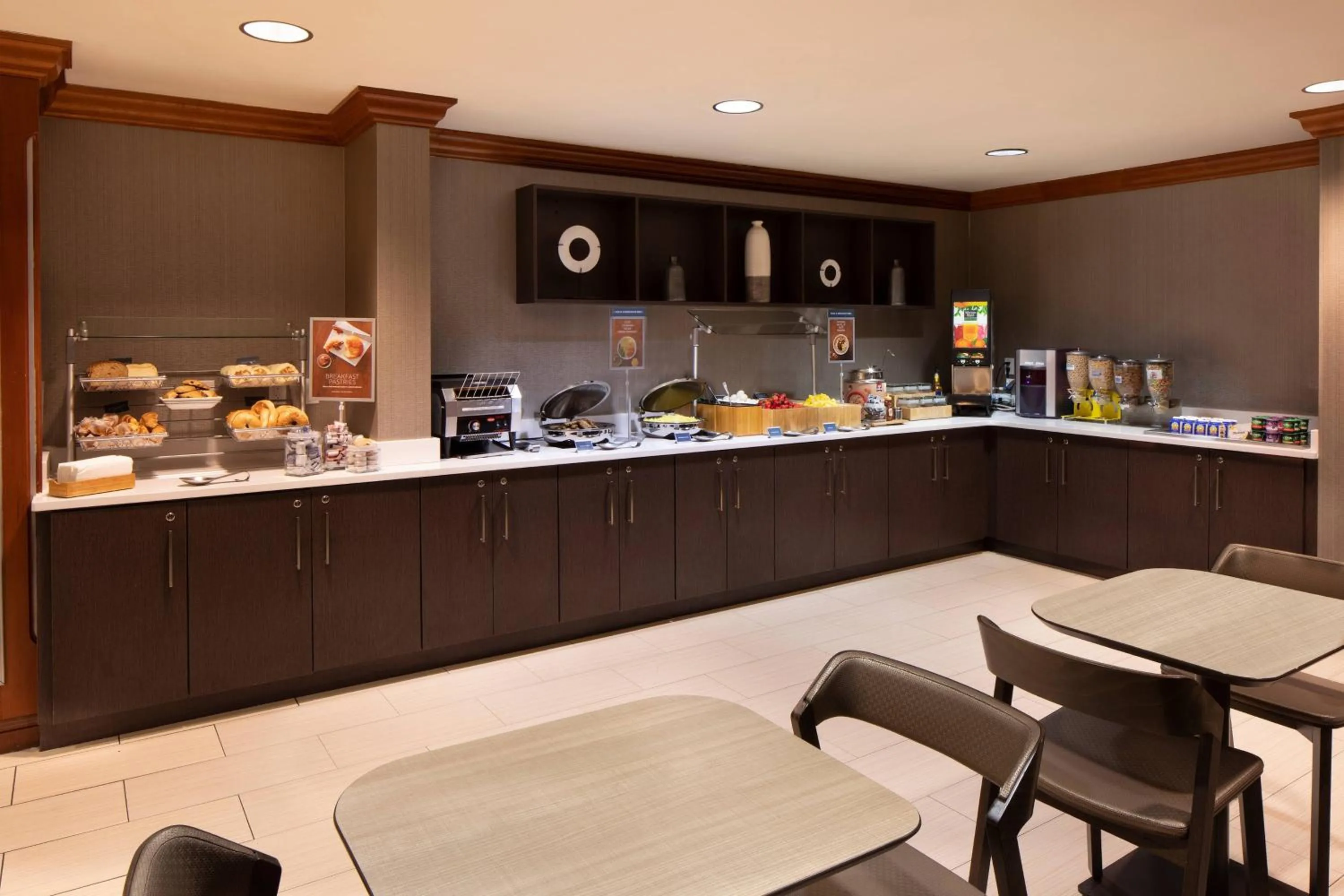 Breakfast in SpringHill Suites by Marriott Tampa Westshore